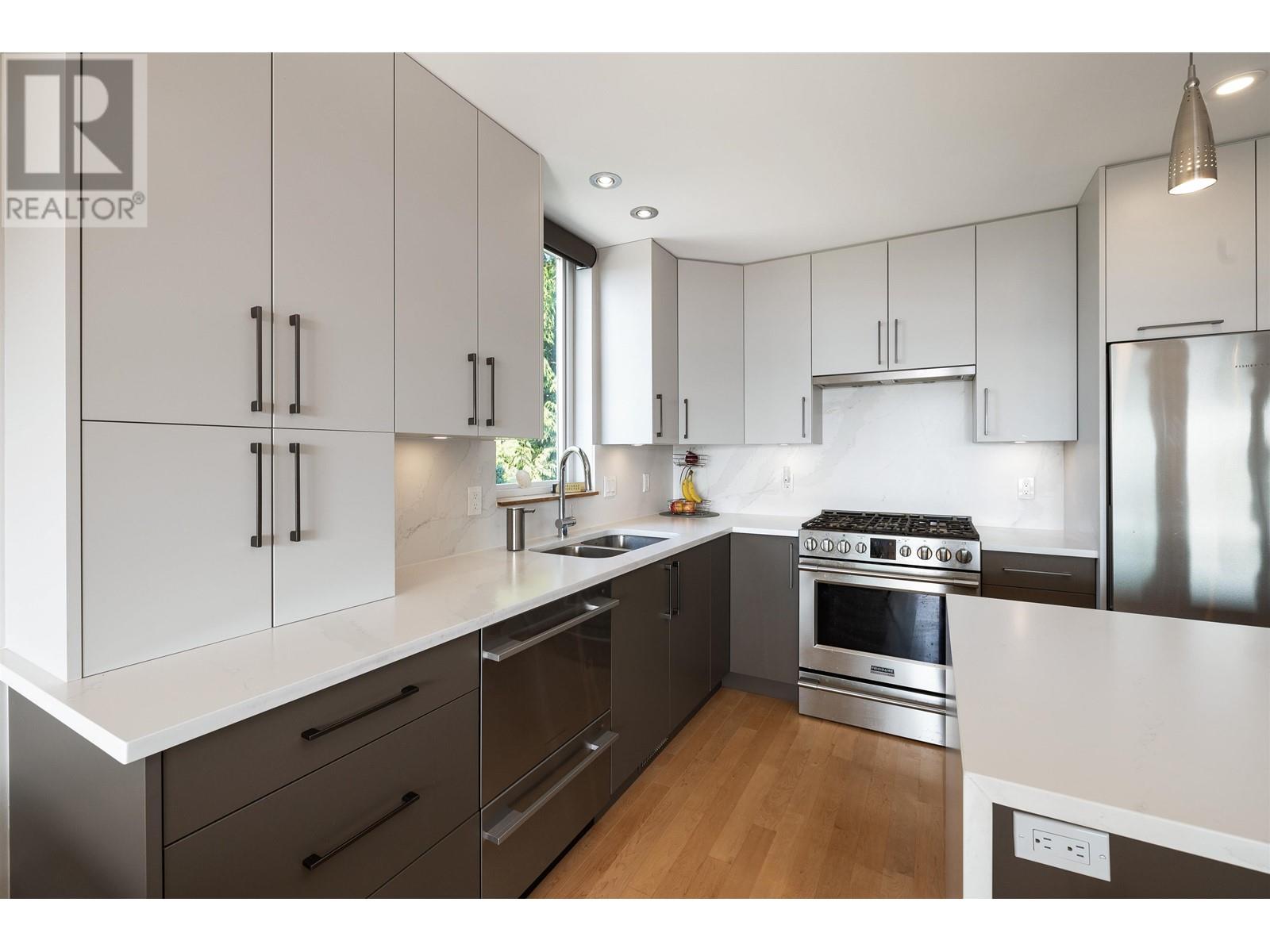 5398 WAKEFIELD BEACH LANE, Sechelt