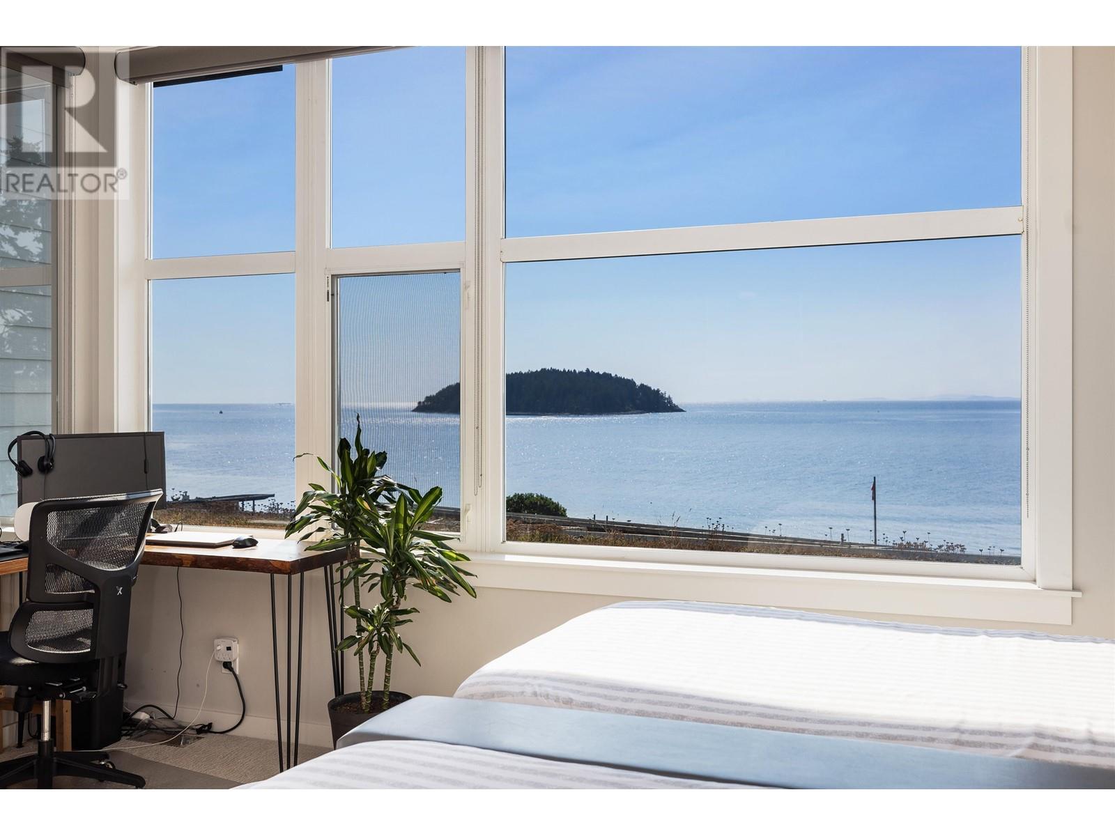 5398 WAKEFIELD BEACH LANE, Sechelt