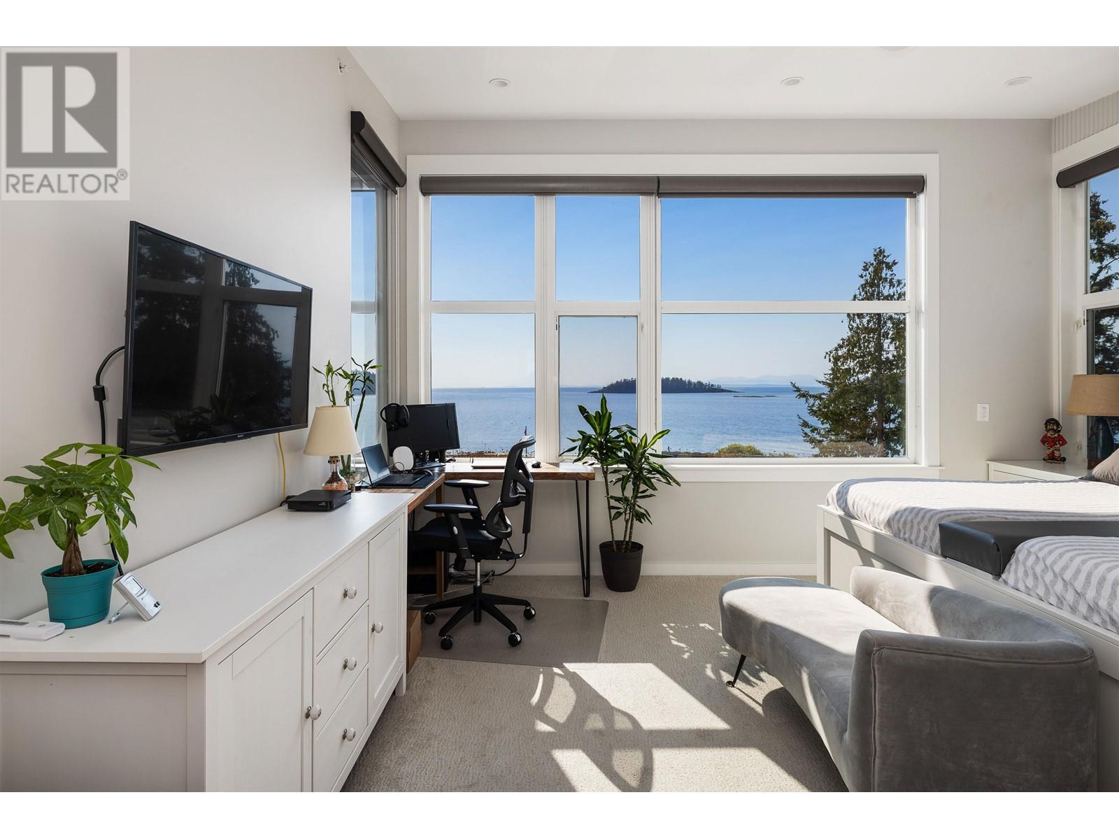 5398 WAKEFIELD BEACH LANE, Sechelt