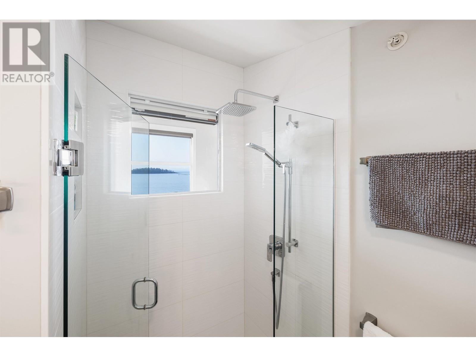 5398 WAKEFIELD BEACH LANE, Sechelt