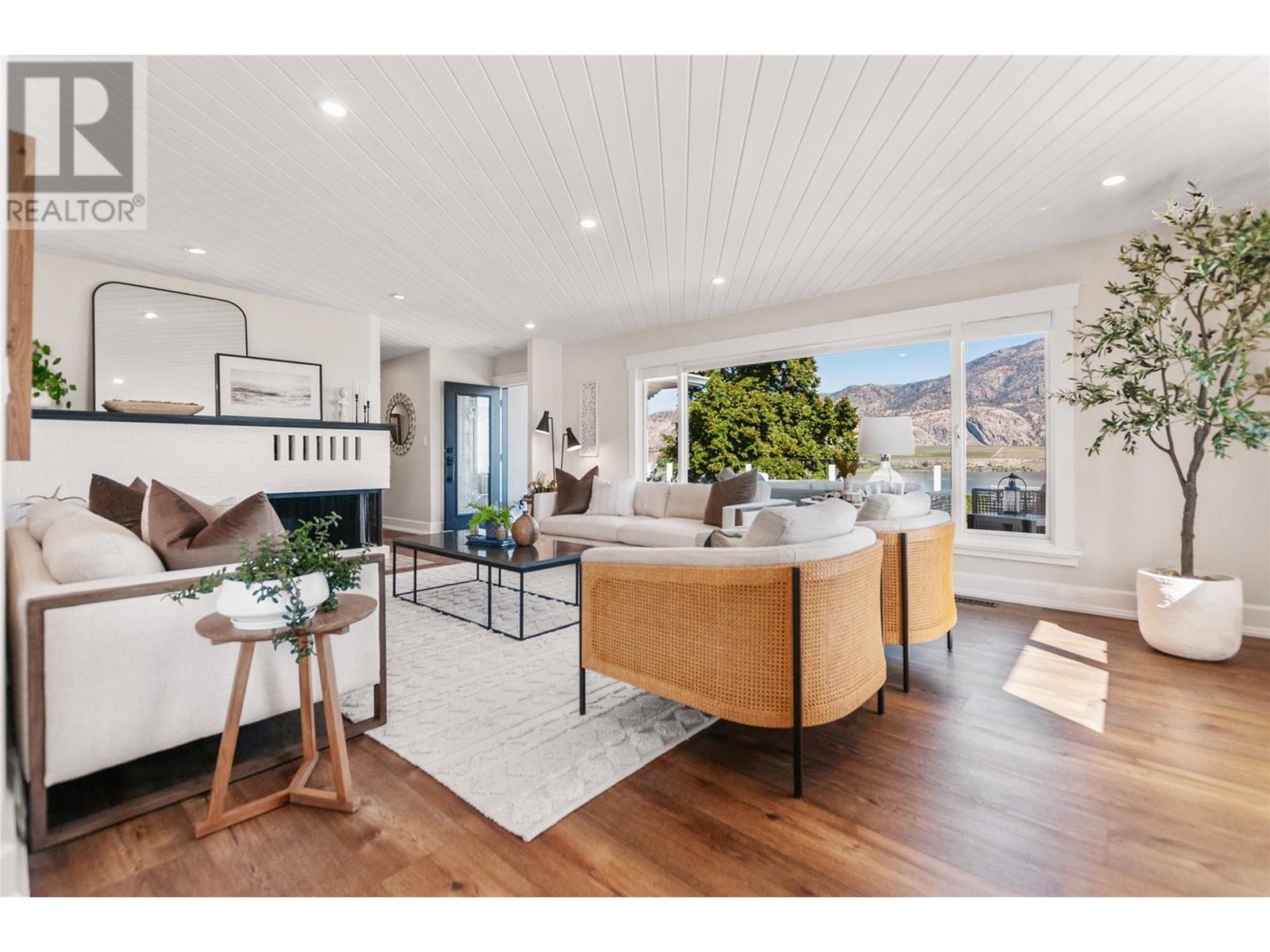13817 97 Highway, Osoyoos