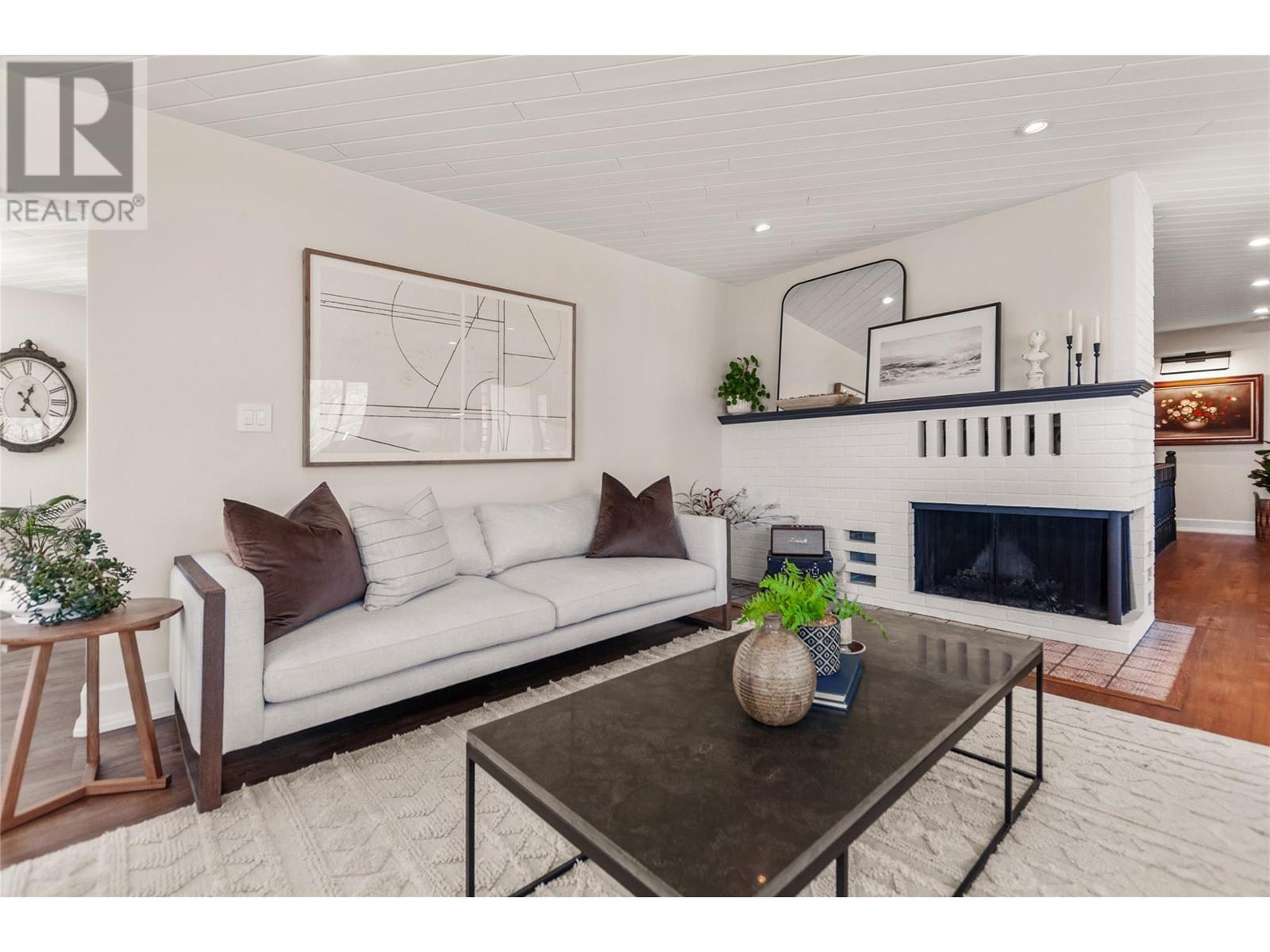 13817 97 Highway, Osoyoos