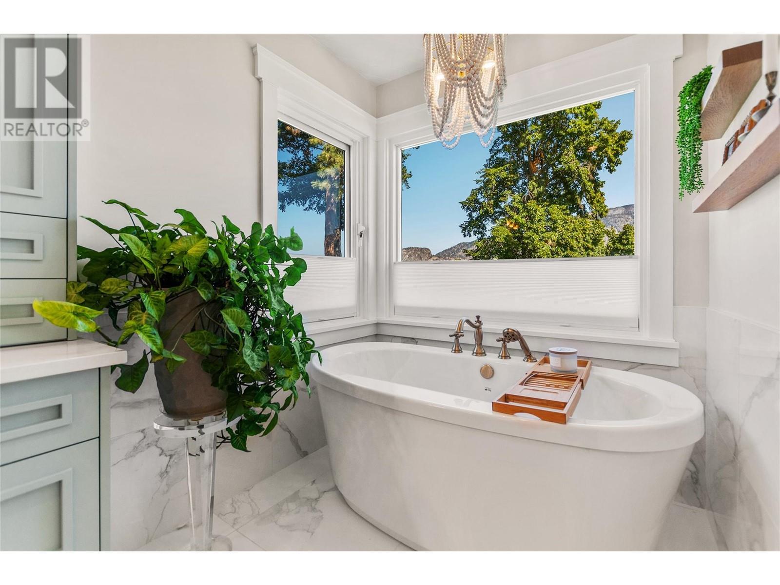 13817 97 Highway, Osoyoos