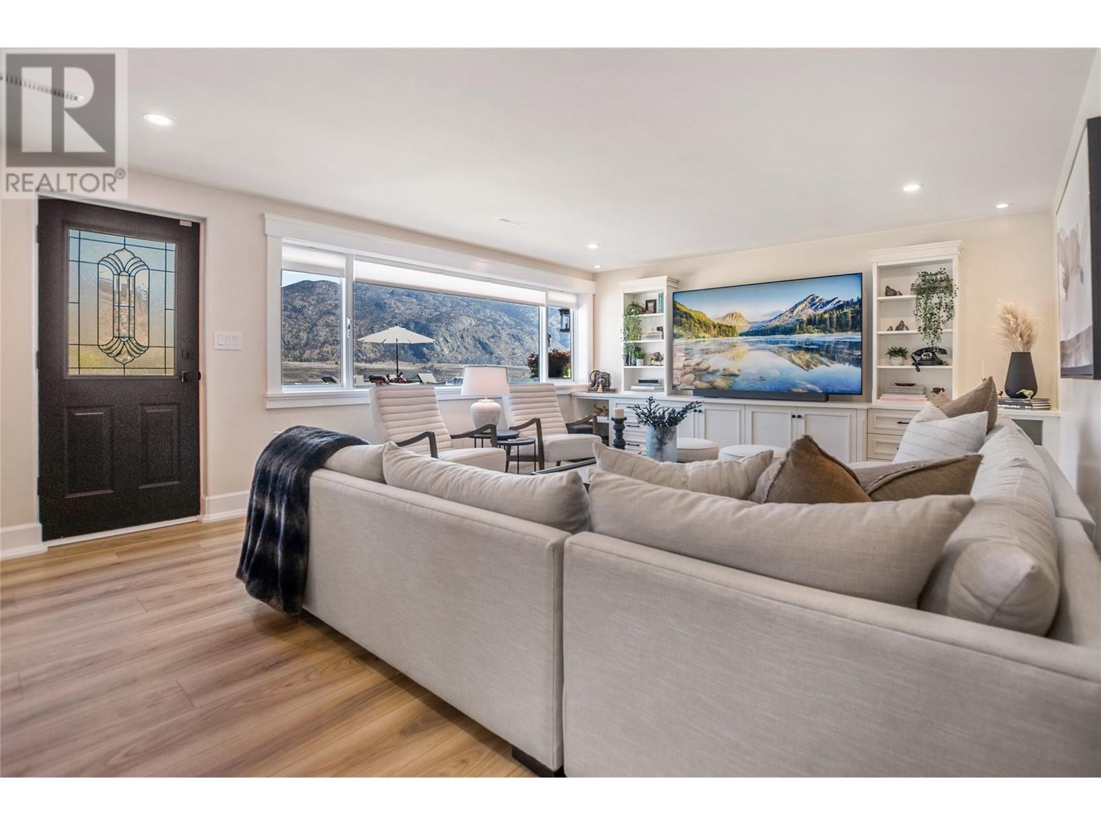 13817 97 Highway, Osoyoos