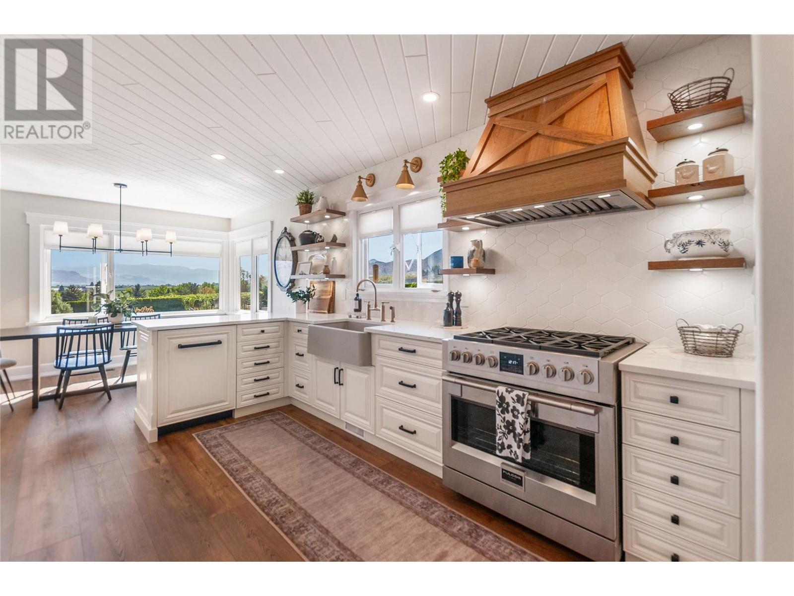 13817 97 Highway, Osoyoos