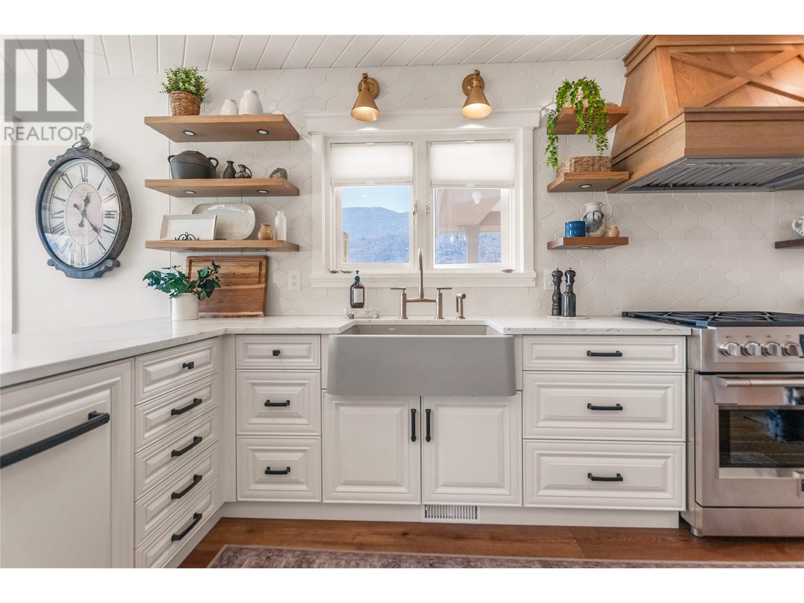 13817 97 Highway, Osoyoos