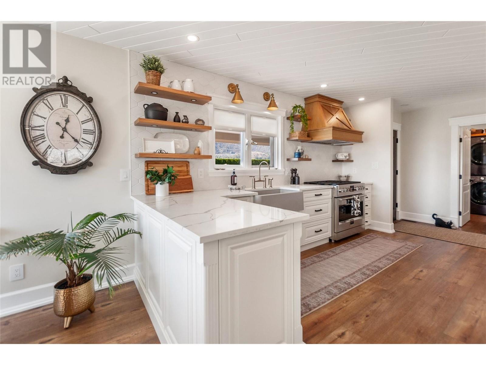 13817 97 Highway, Osoyoos
