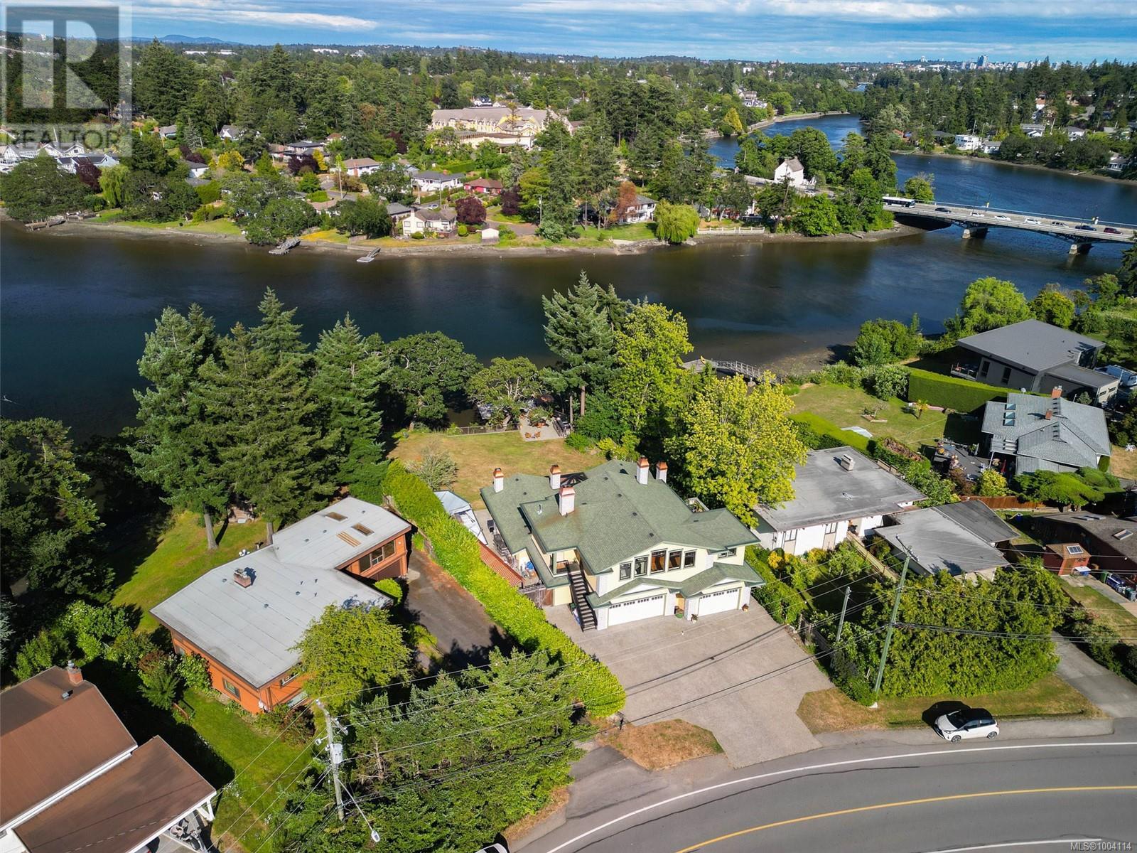 2751 Shoreline Dr, View Royal