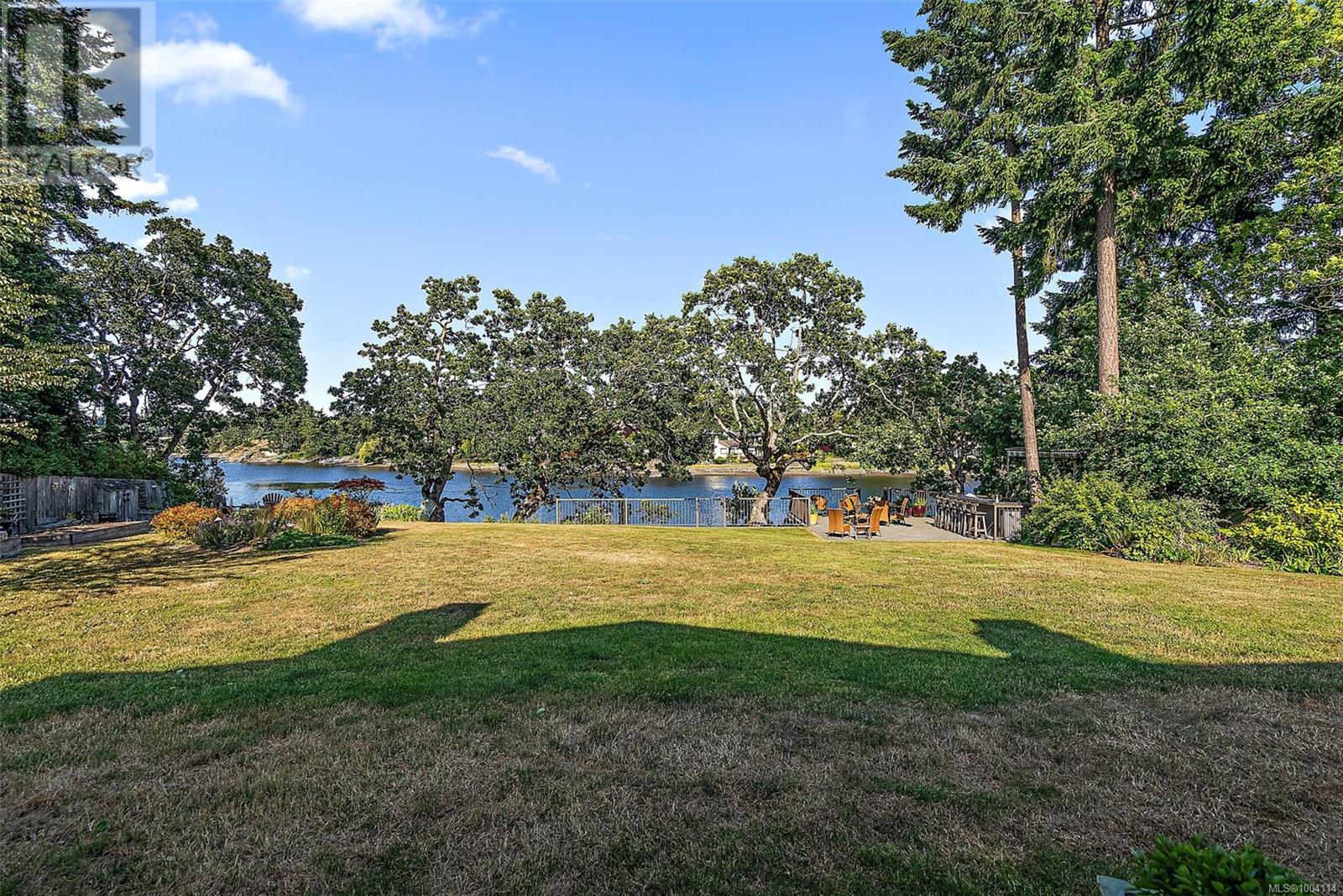 2751 Shoreline Dr, View Royal