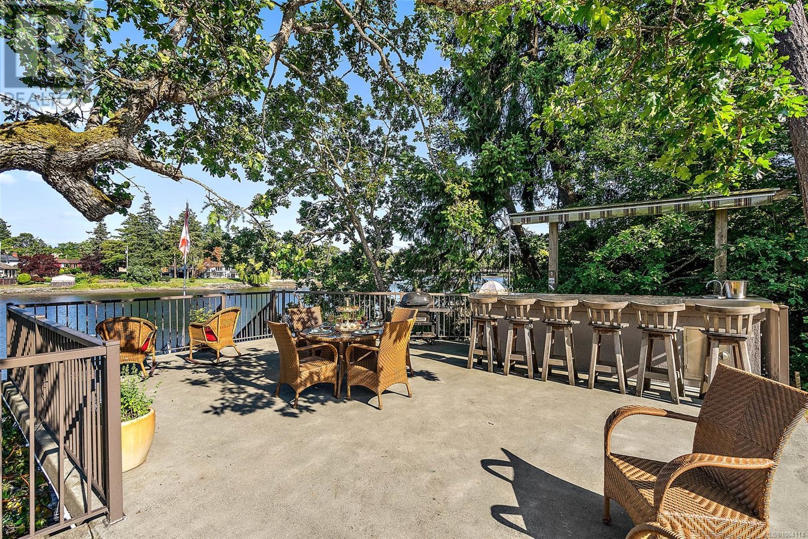 2751 Shoreline Dr, View Royal