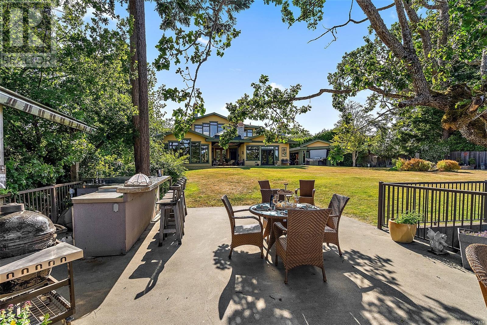 2751 Shoreline Dr, View Royal