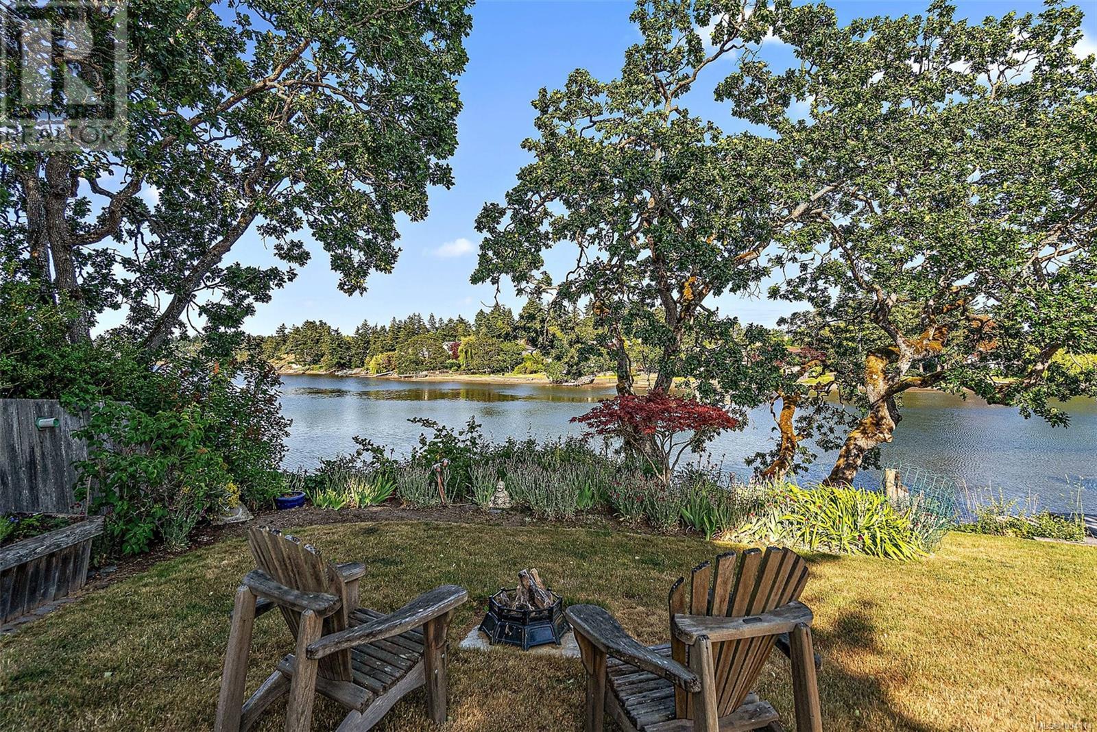 2751 Shoreline Dr, View Royal