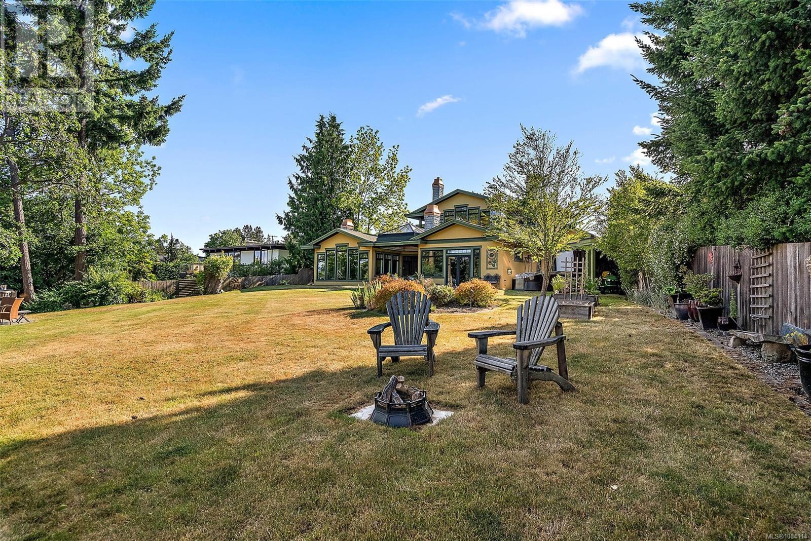 2751 Shoreline Dr, View Royal