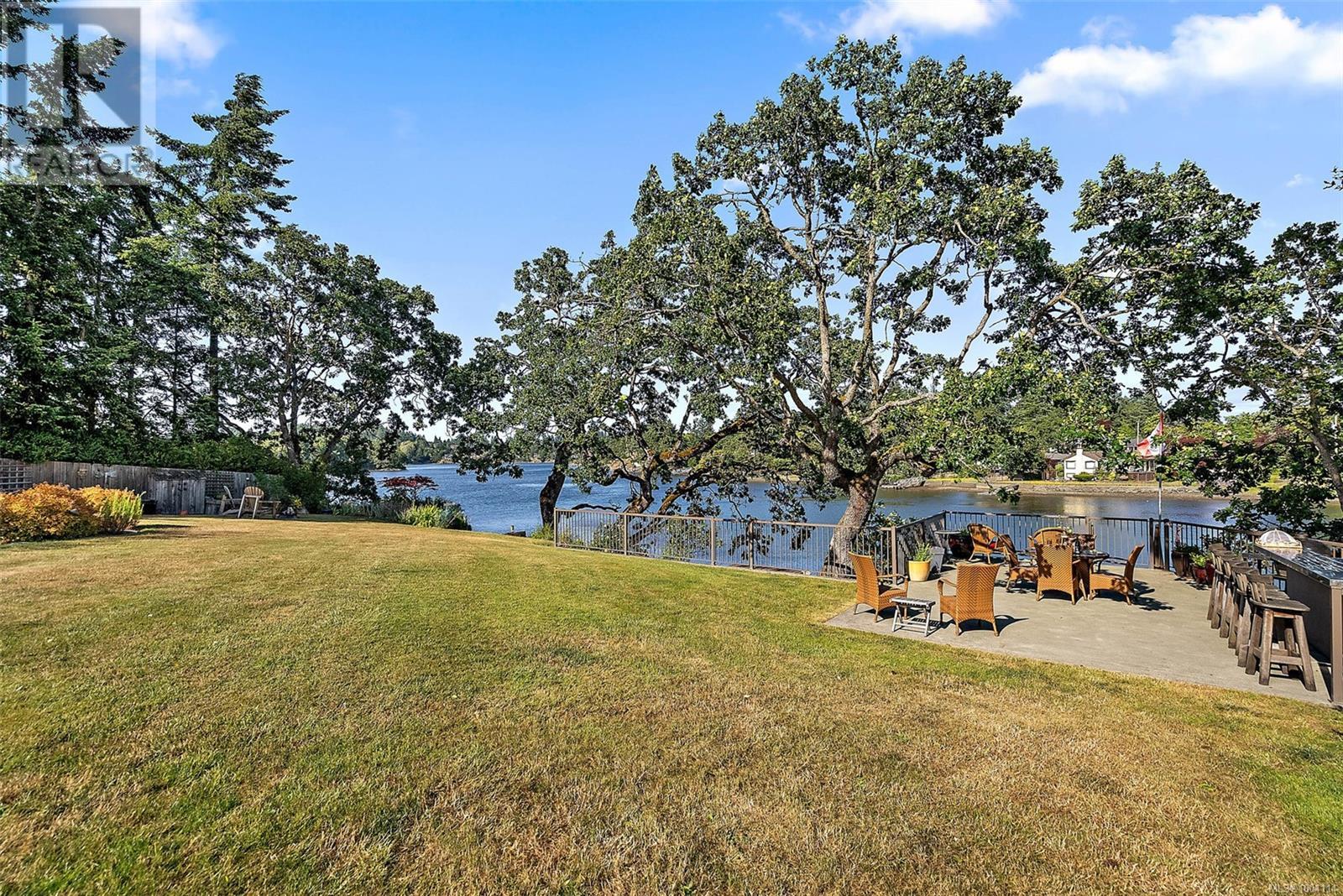 2751 Shoreline Dr, View Royal