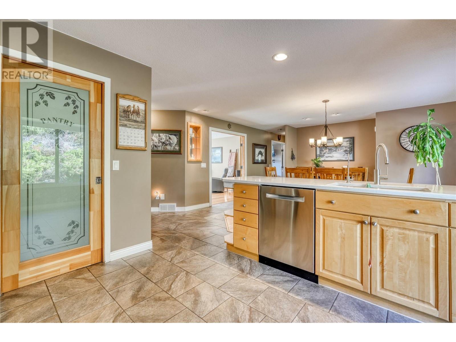 5203 Silver Court, Peachland