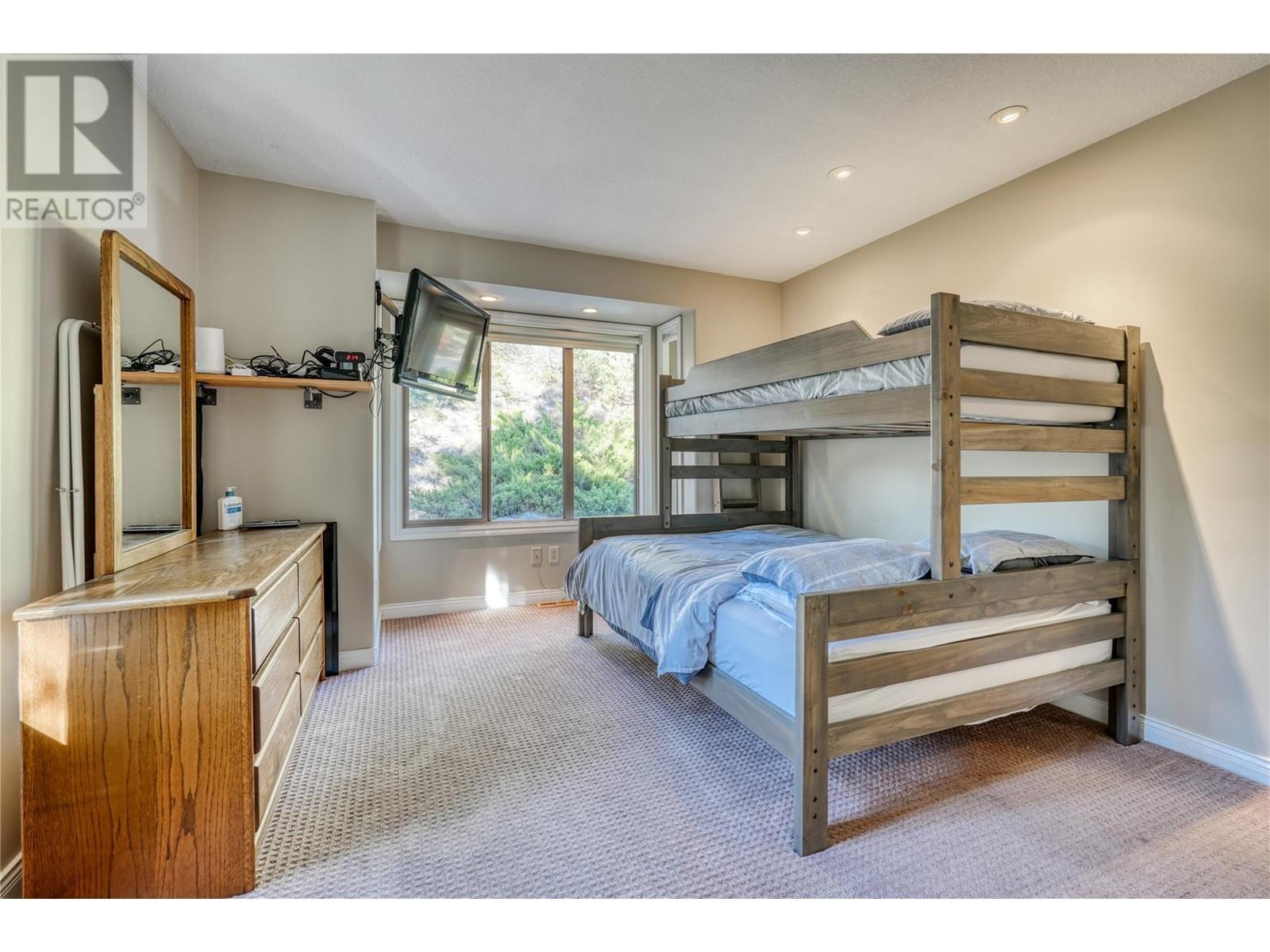 5203 Silver Court, Peachland