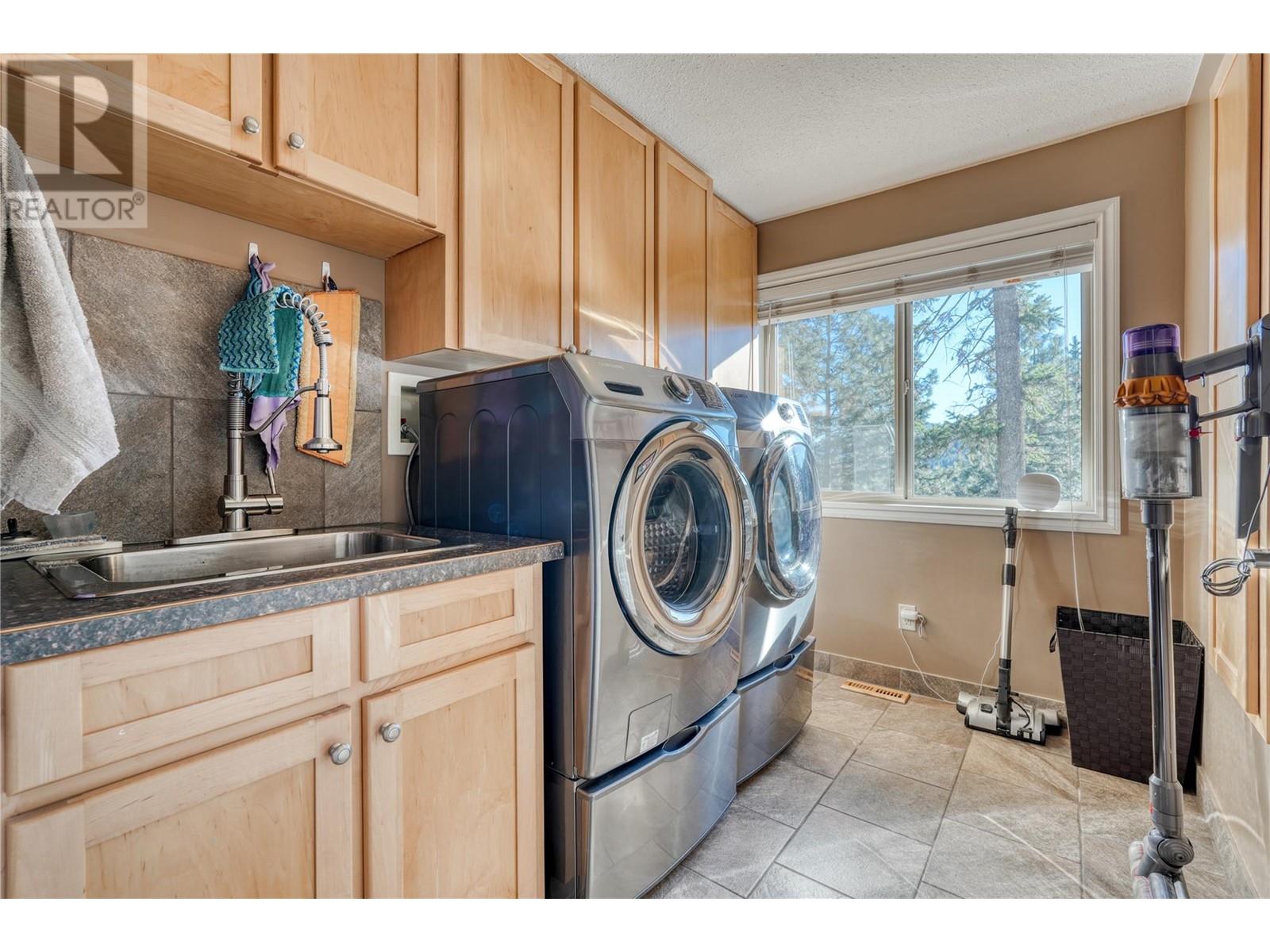 5203 Silver Court, Peachland