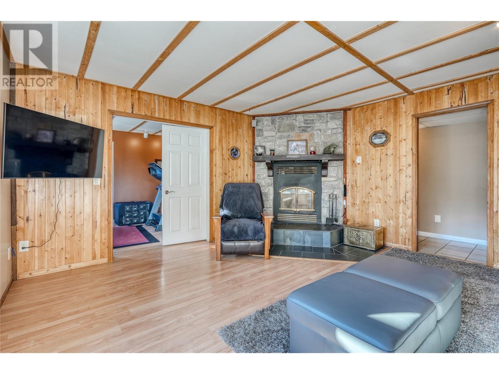 5203 Silver Court, Peachland