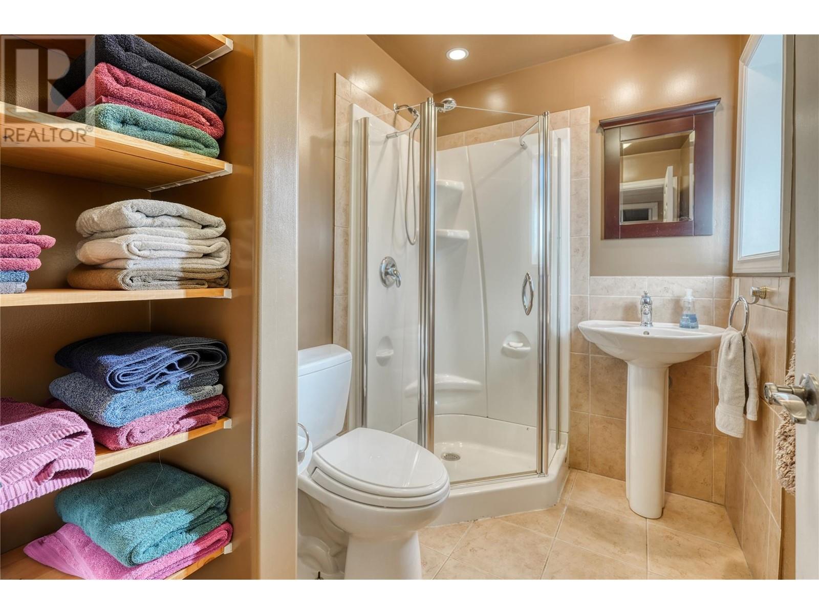 5203 Silver Court, Peachland