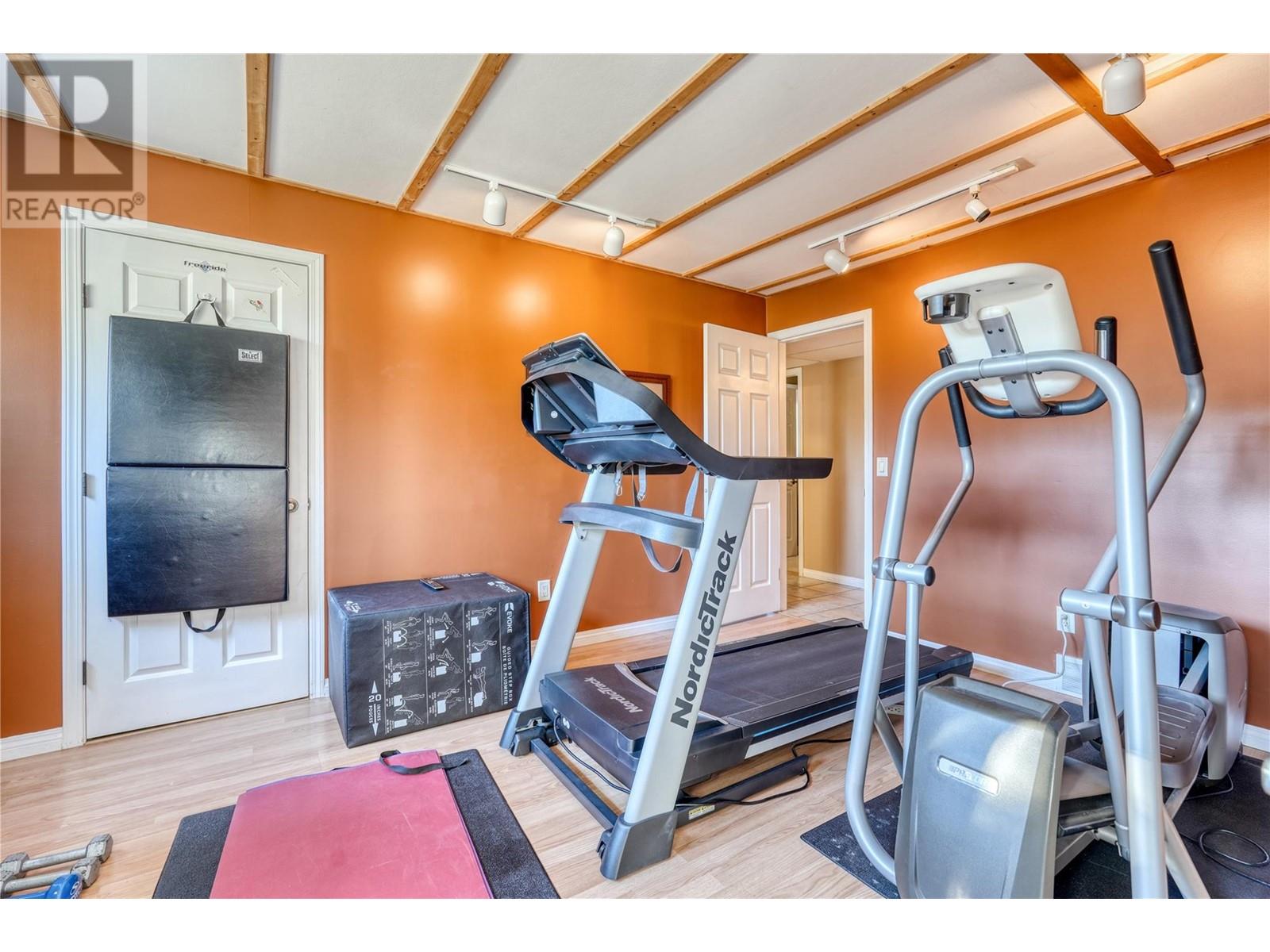 5203 Silver Court, Peachland