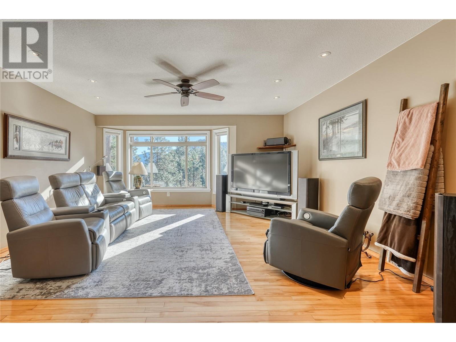 5203 Silver Court, Peachland