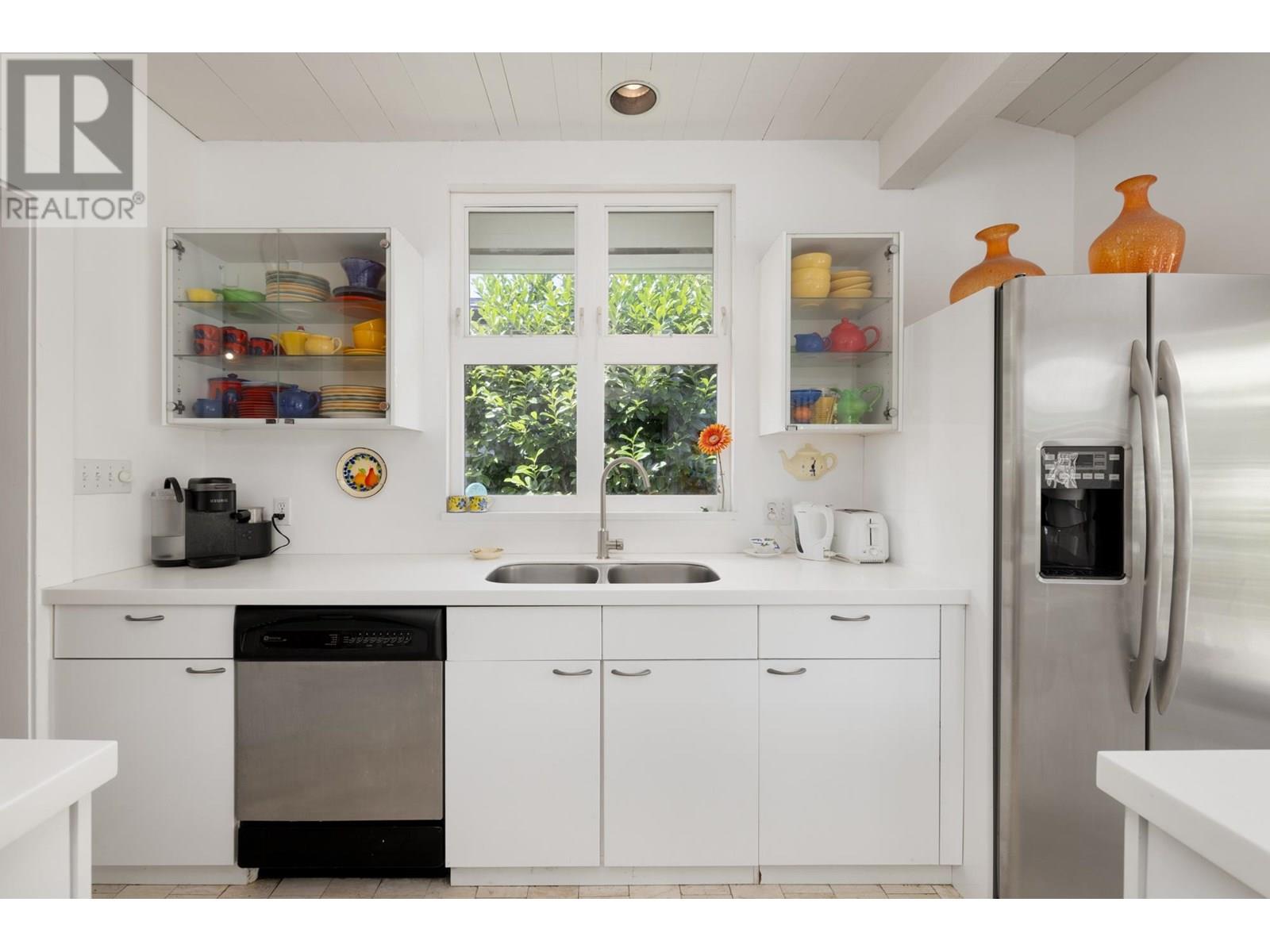 2433 MATHERS AVENUE, West Vancouver