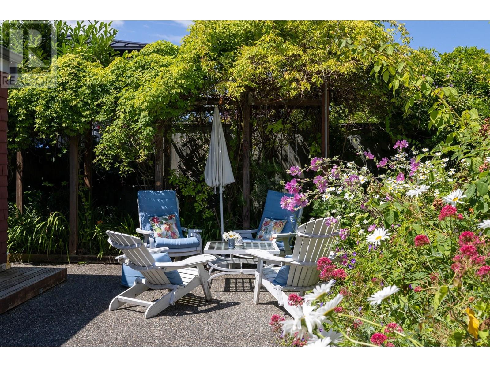 2433 MATHERS AVENUE, West Vancouver