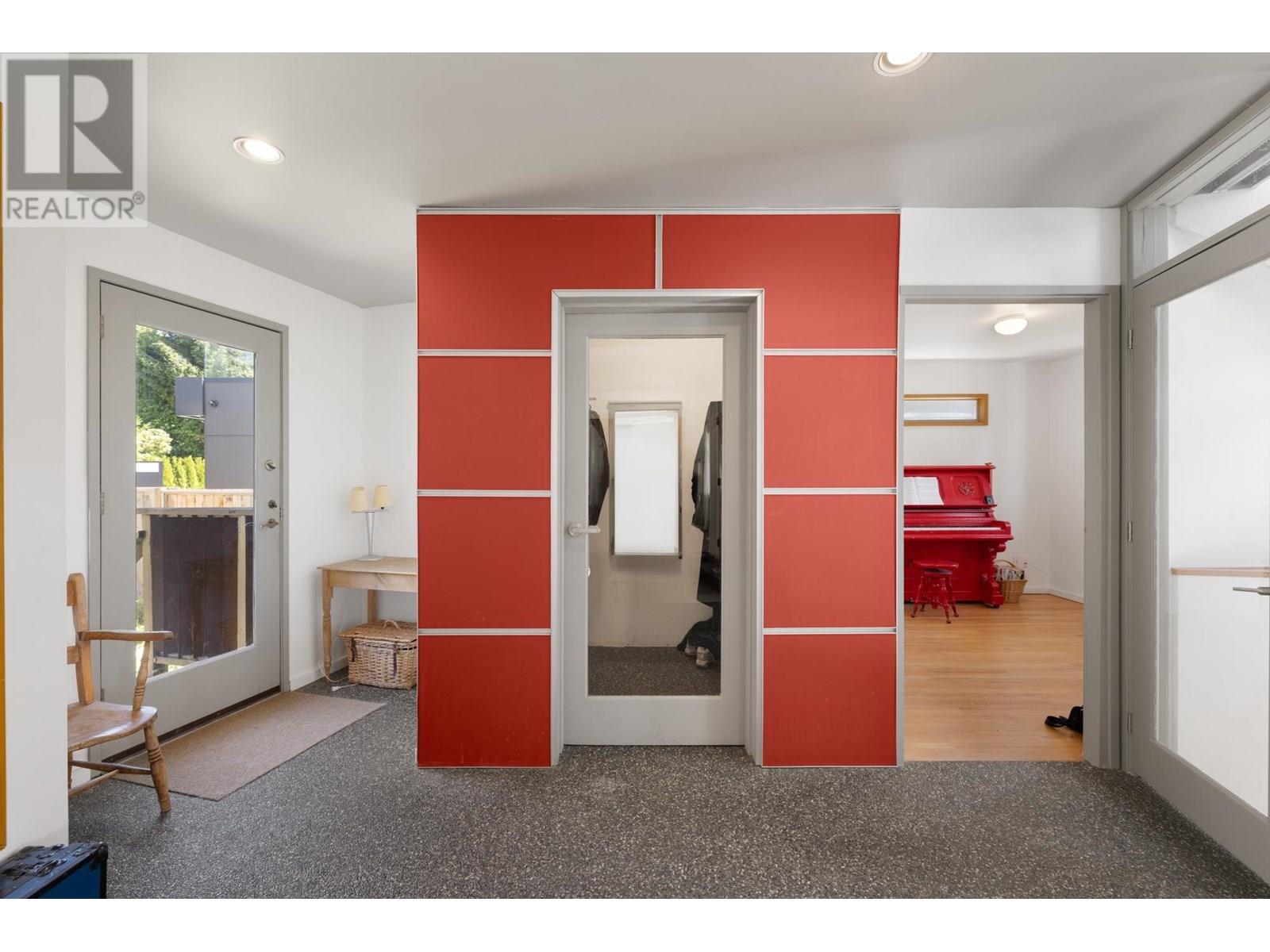 2433 MATHERS AVENUE, West Vancouver