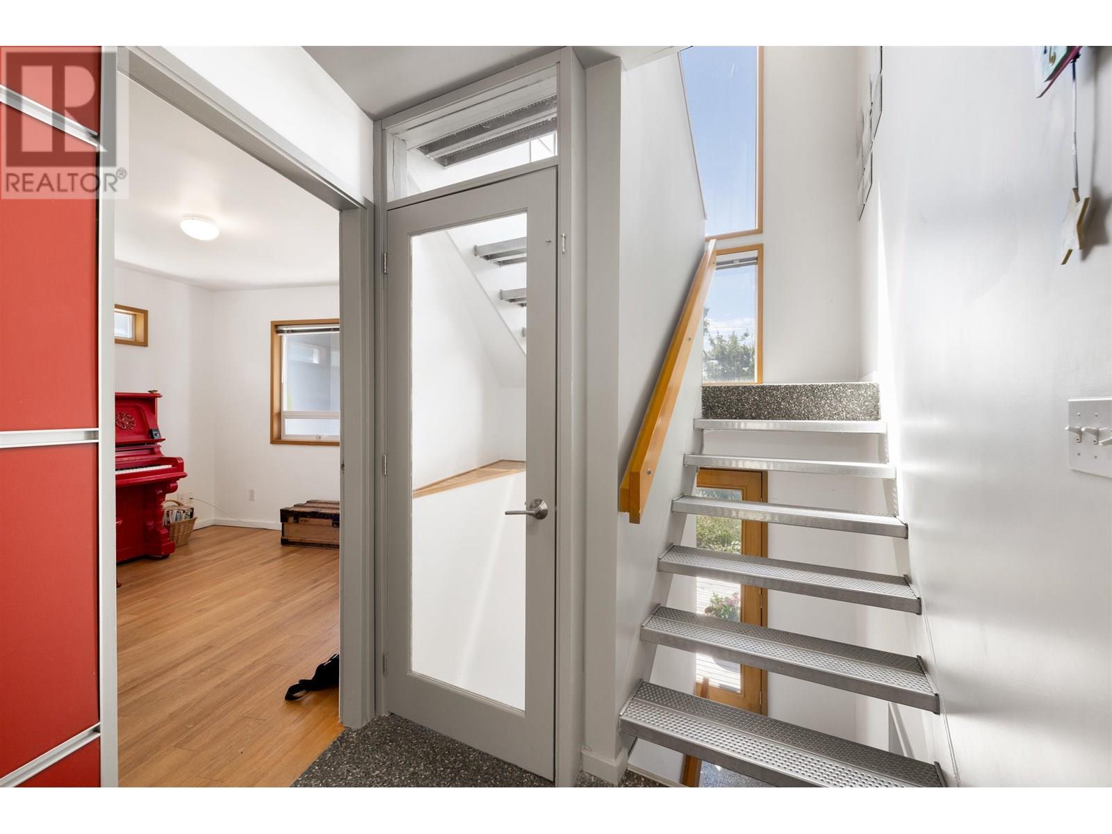 2433 MATHERS AVENUE, West Vancouver