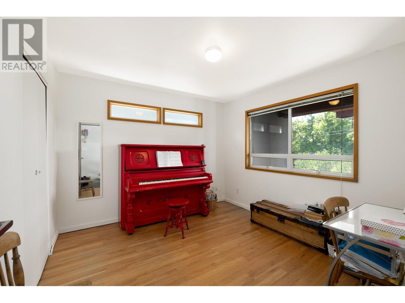 2433 MATHERS AVENUE, West Vancouver