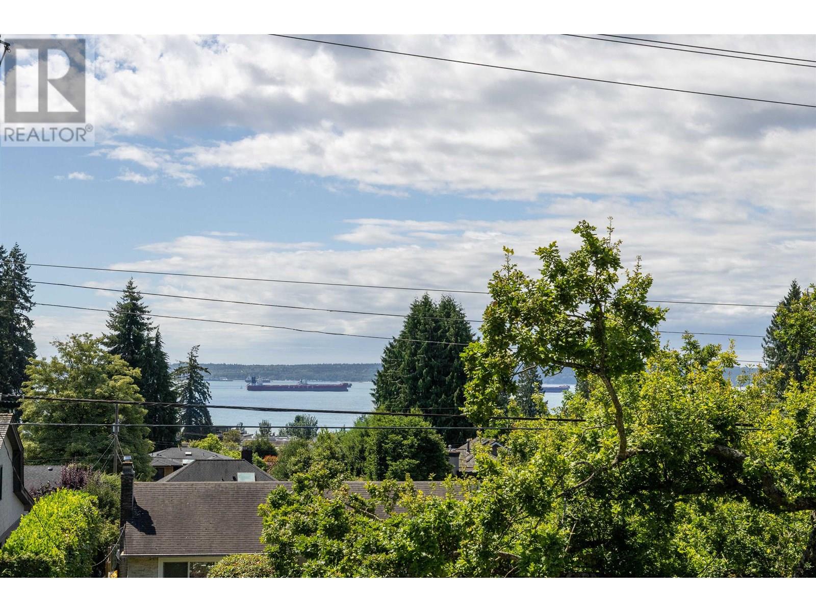 2433 MATHERS AVENUE, West Vancouver
