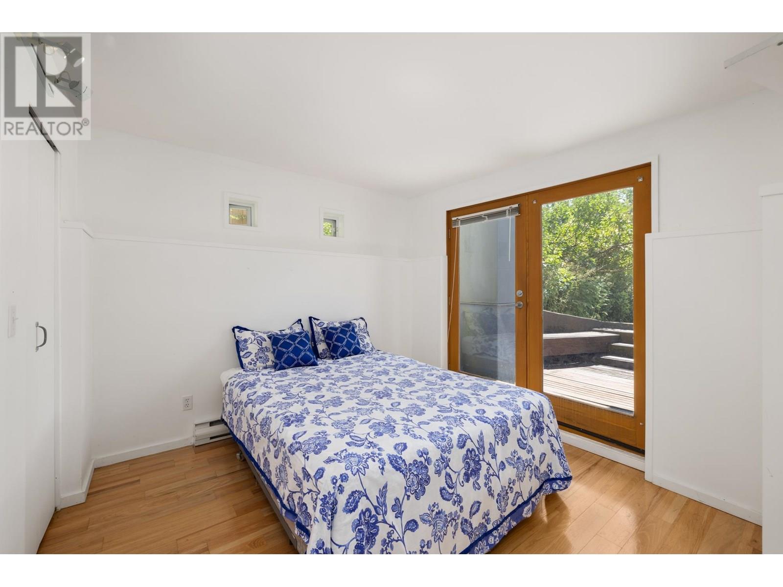 2433 MATHERS AVENUE, West Vancouver