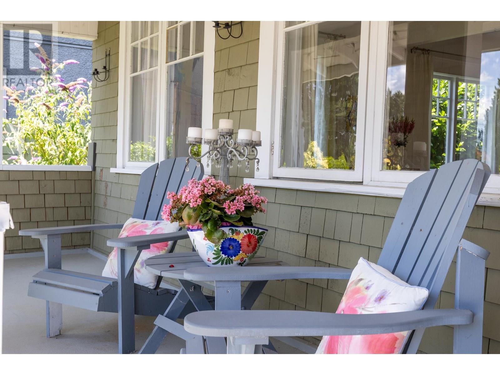 2433 MATHERS AVENUE, West Vancouver