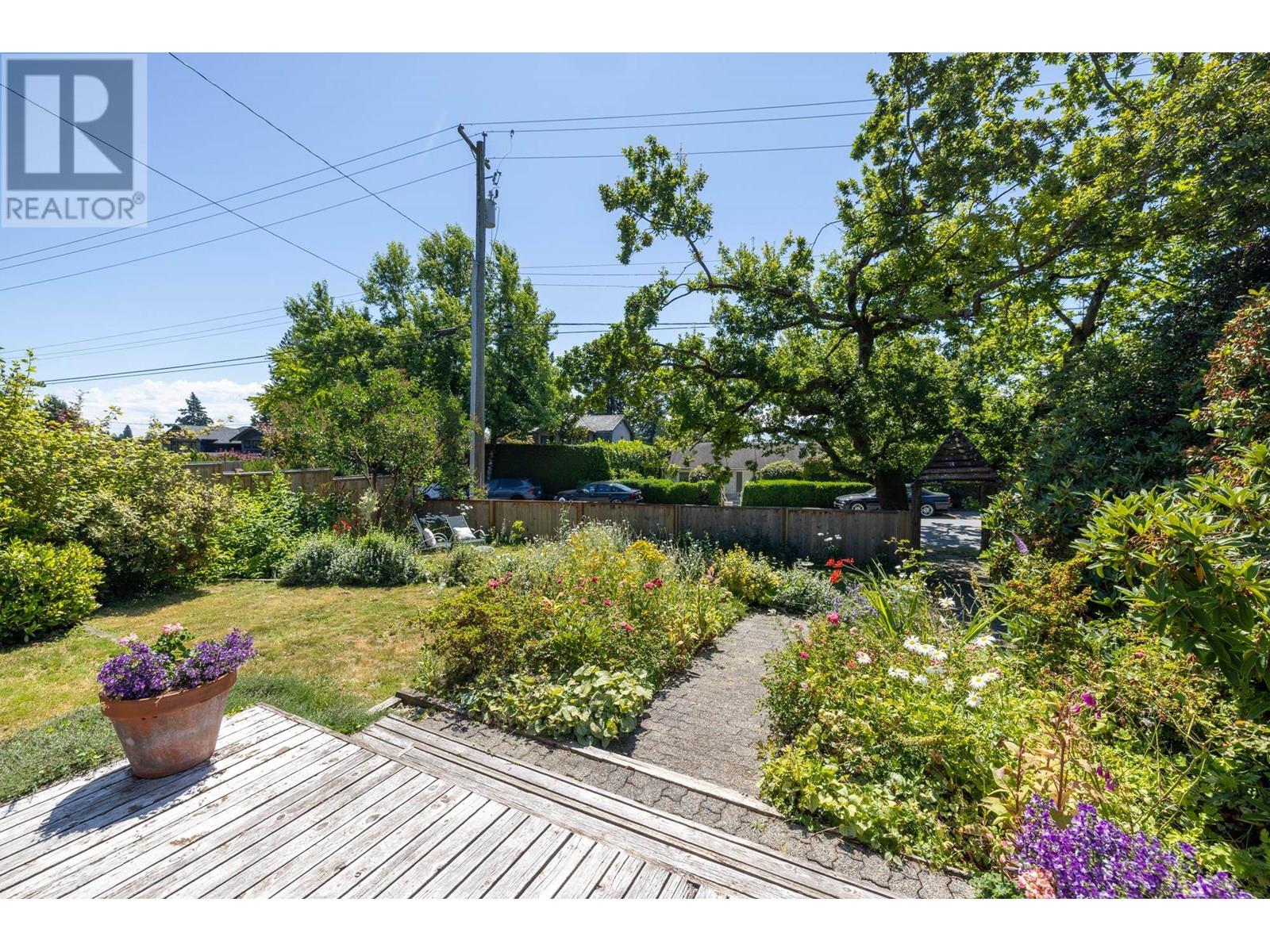 2433 MATHERS AVENUE, West Vancouver