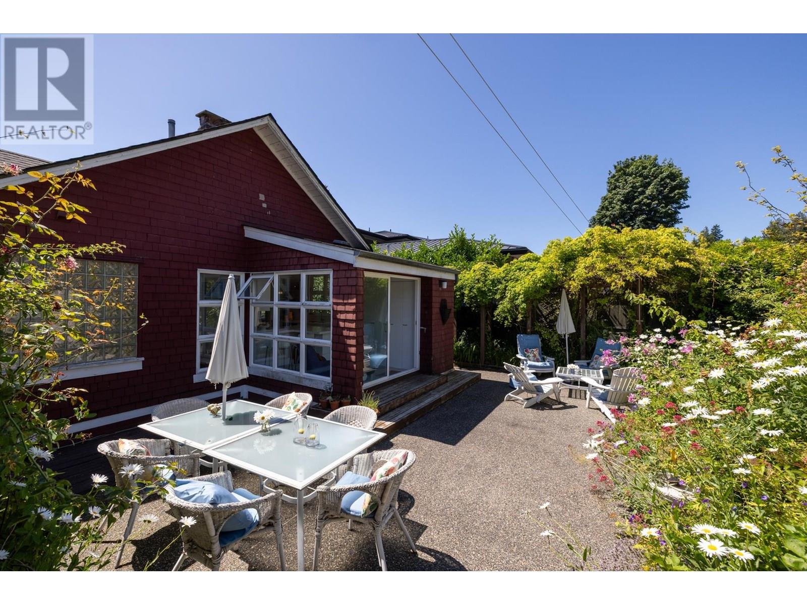 2433 MATHERS AVENUE, West Vancouver