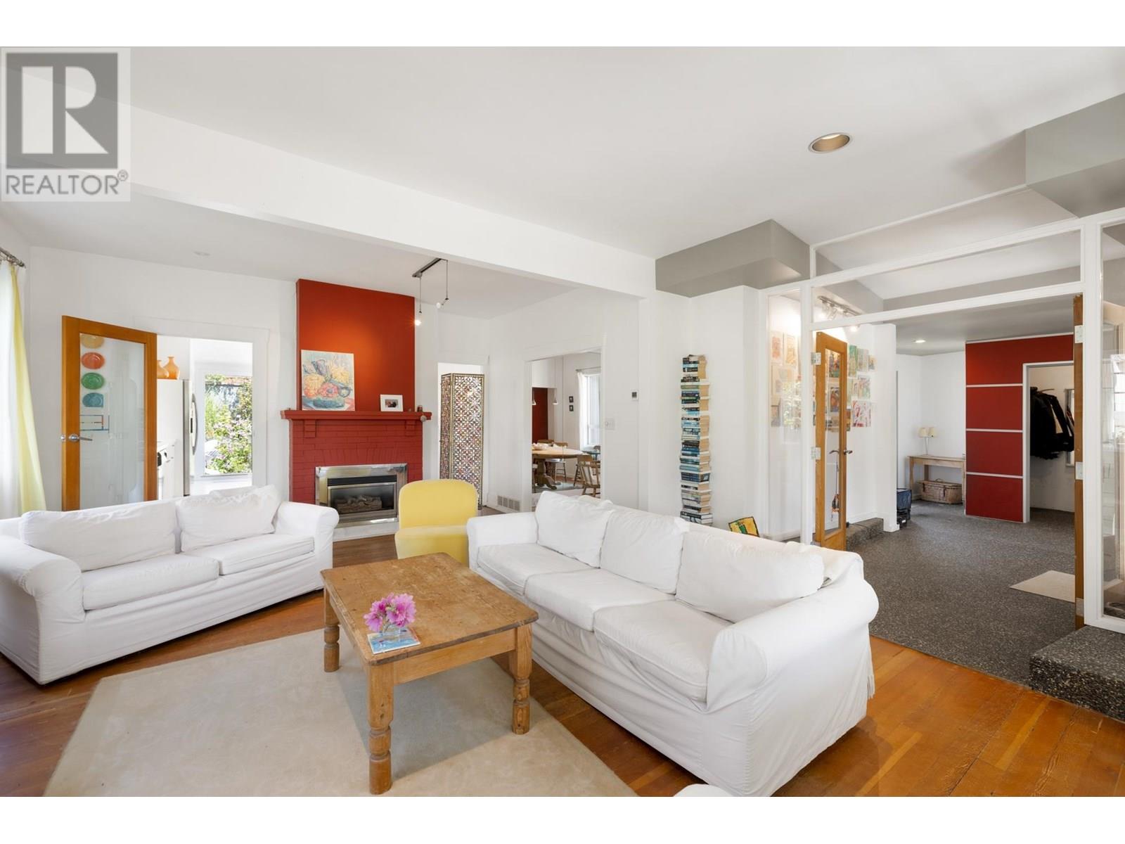 2433 MATHERS AVENUE, West Vancouver