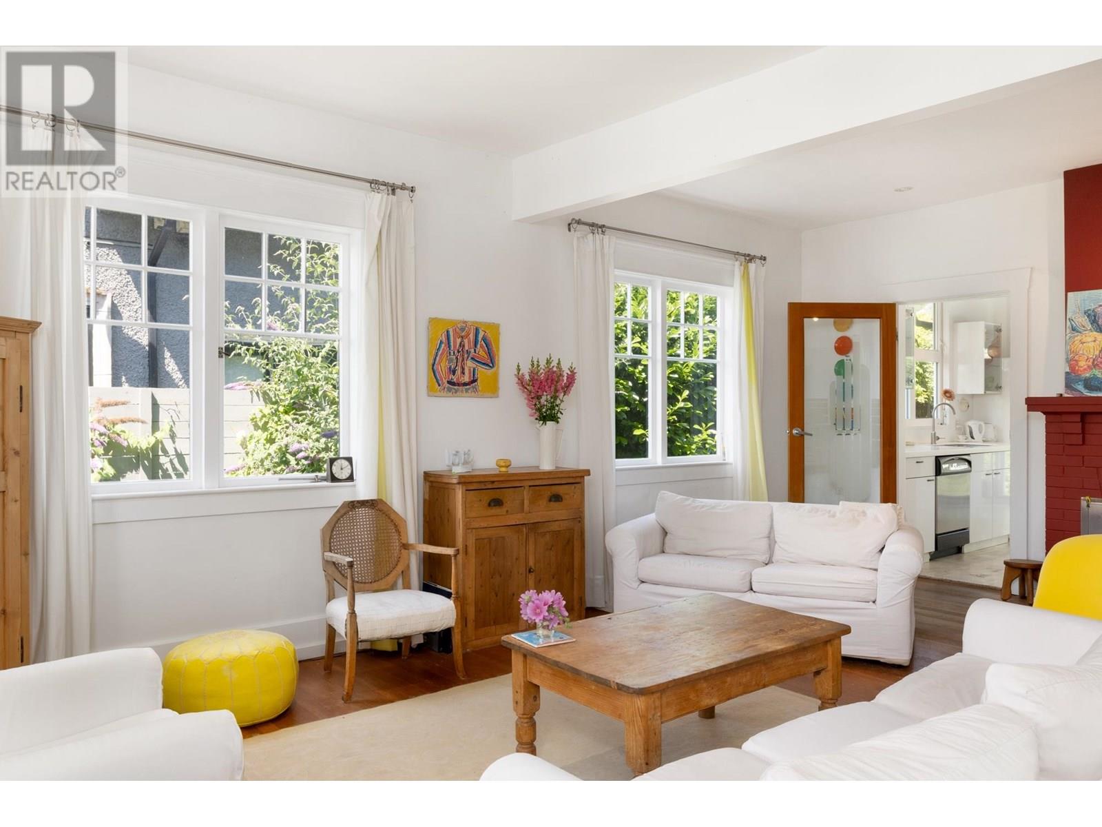 2433 MATHERS AVENUE, West Vancouver