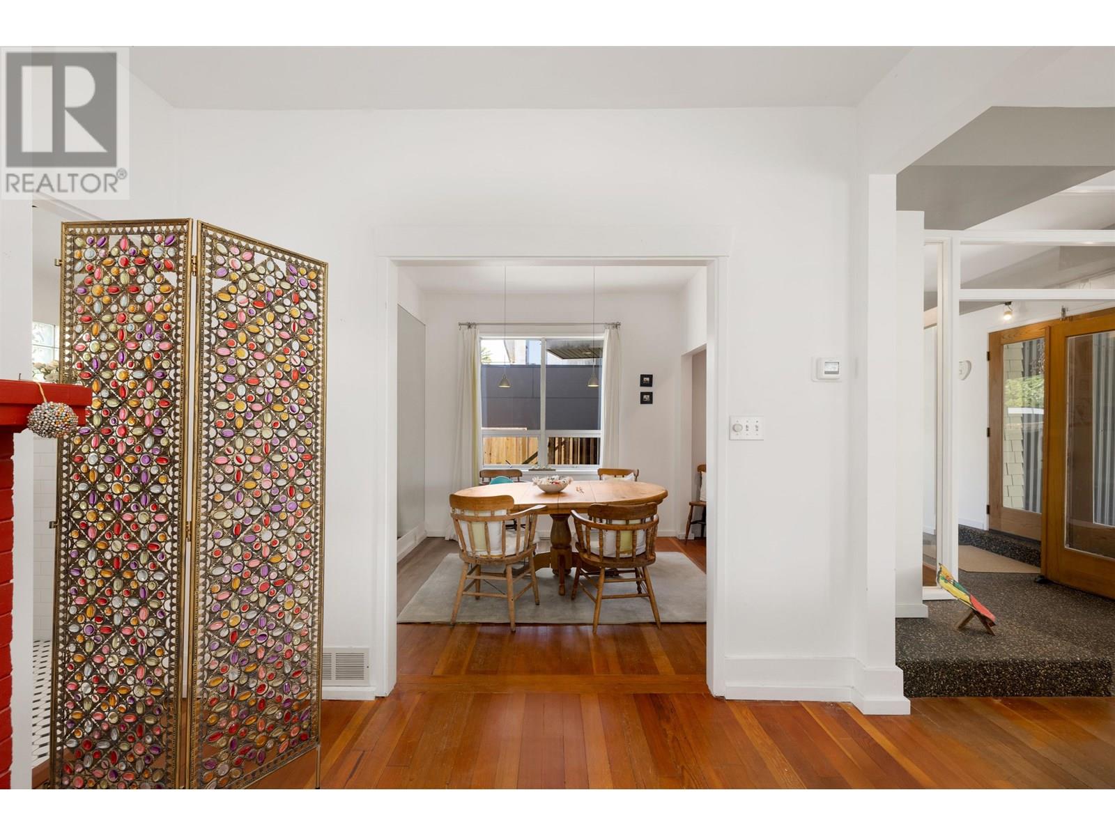 2433 MATHERS AVENUE, West Vancouver