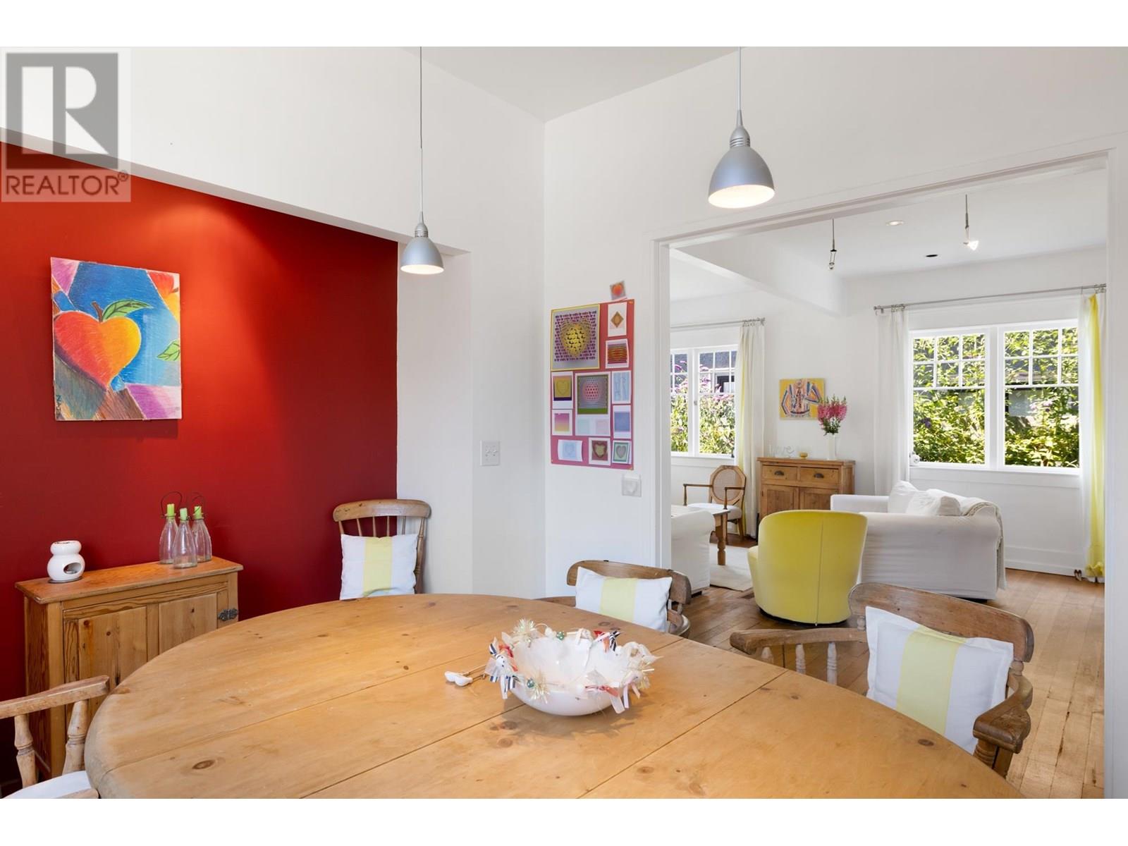 2433 MATHERS AVENUE, West Vancouver