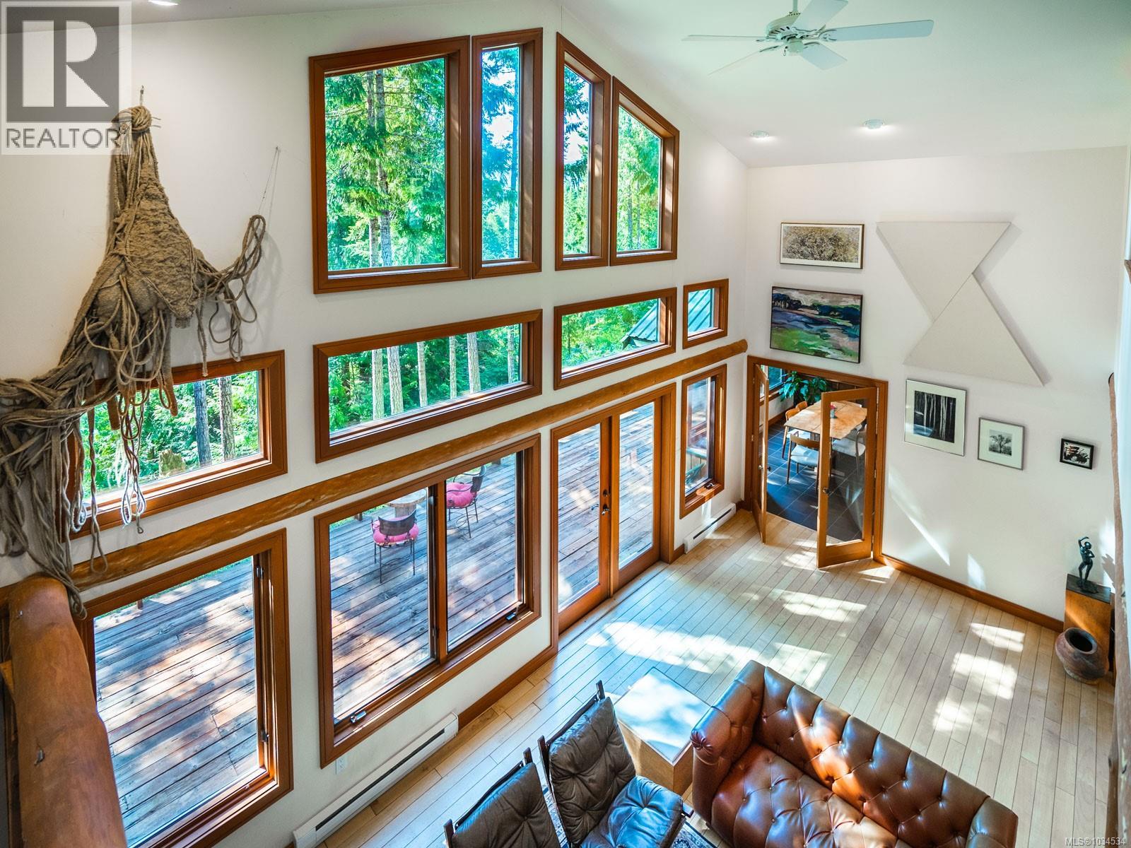 1055 Spider Lake Rd, Qualicum Beach