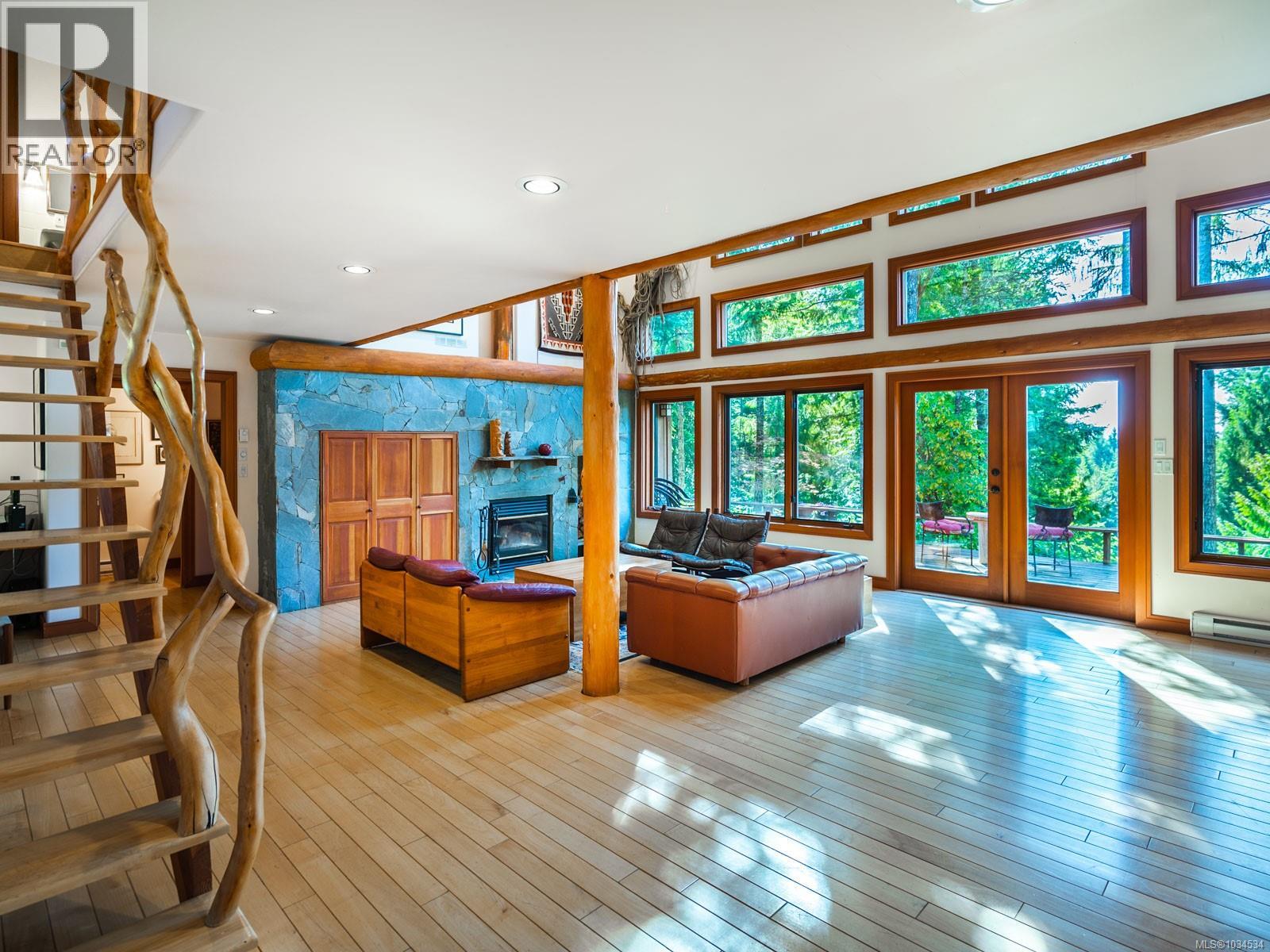 1055 Spider Lake Rd, Qualicum Beach