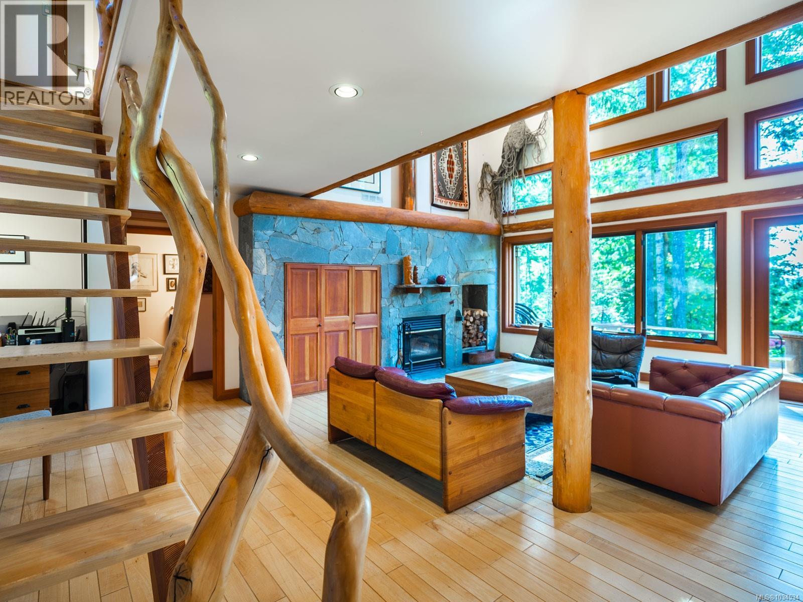 1055 Spider Lake Rd, Qualicum Beach