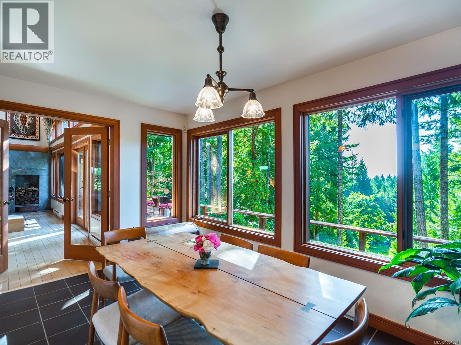 1055 Spider Lake Rd, Qualicum Beach