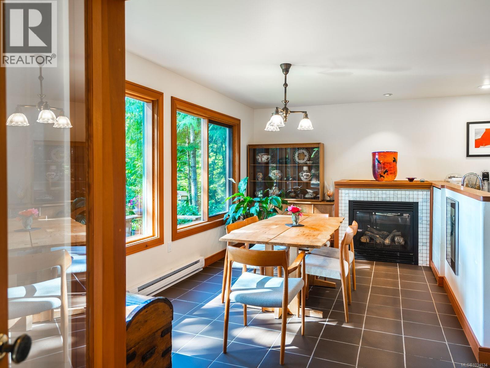 1055 Spider Lake Rd, Qualicum Beach