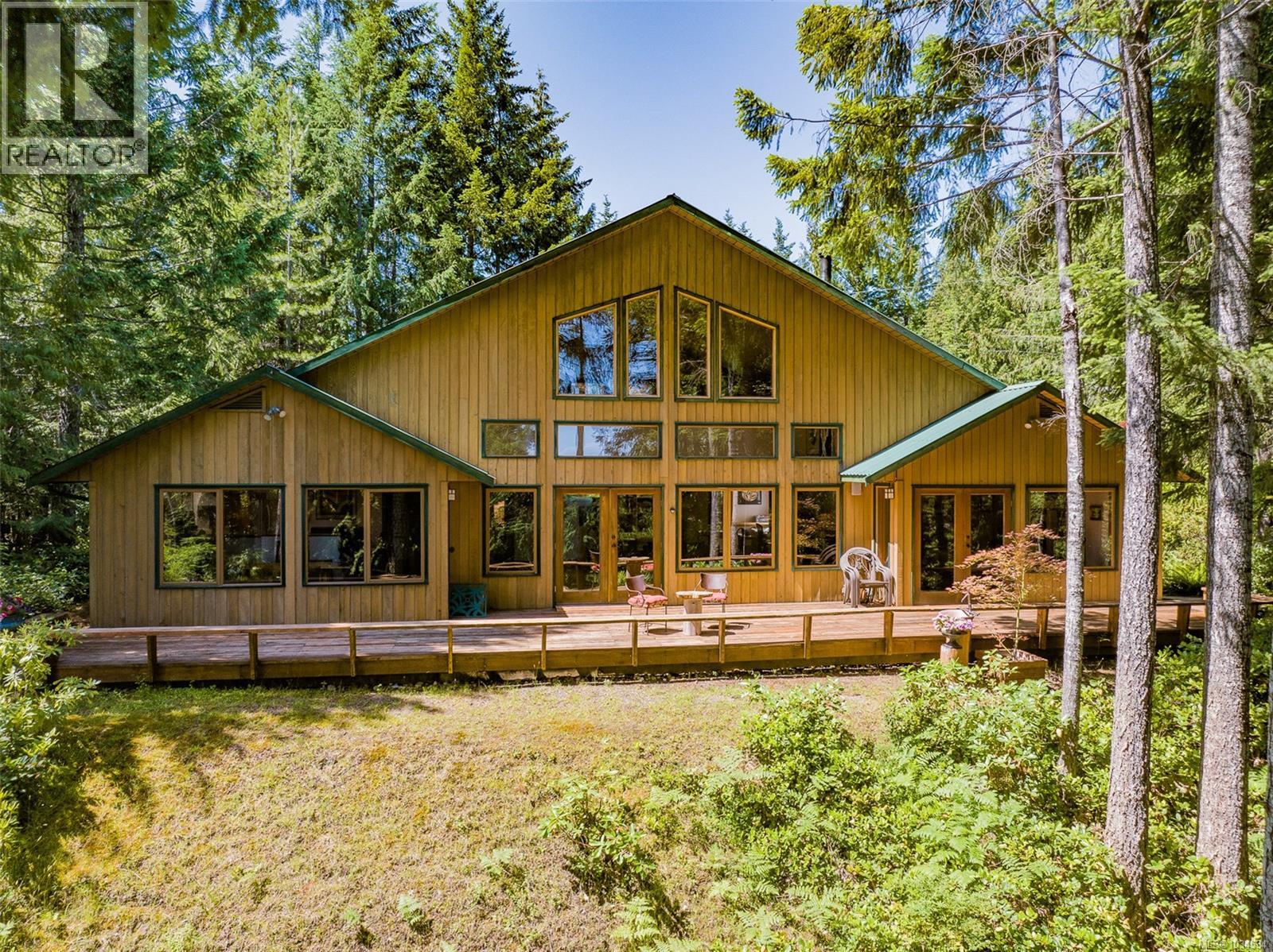 1055 Spider Lake Rd, Qualicum Beach