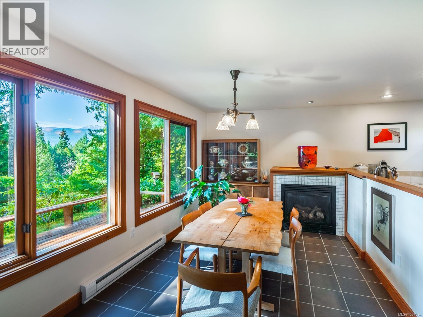 1055 Spider Lake Rd, Qualicum Beach
