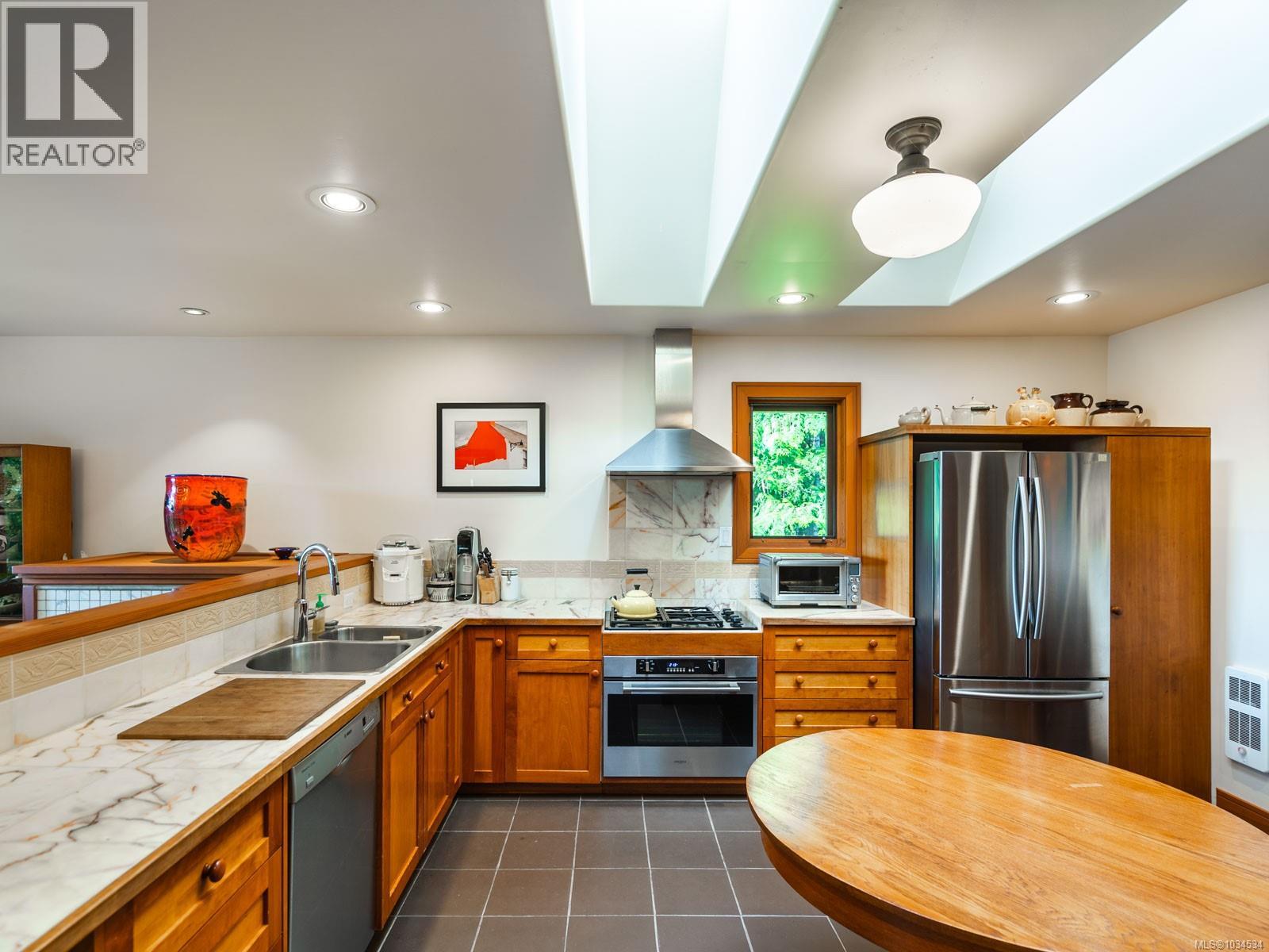 1055 Spider Lake Rd, Qualicum Beach