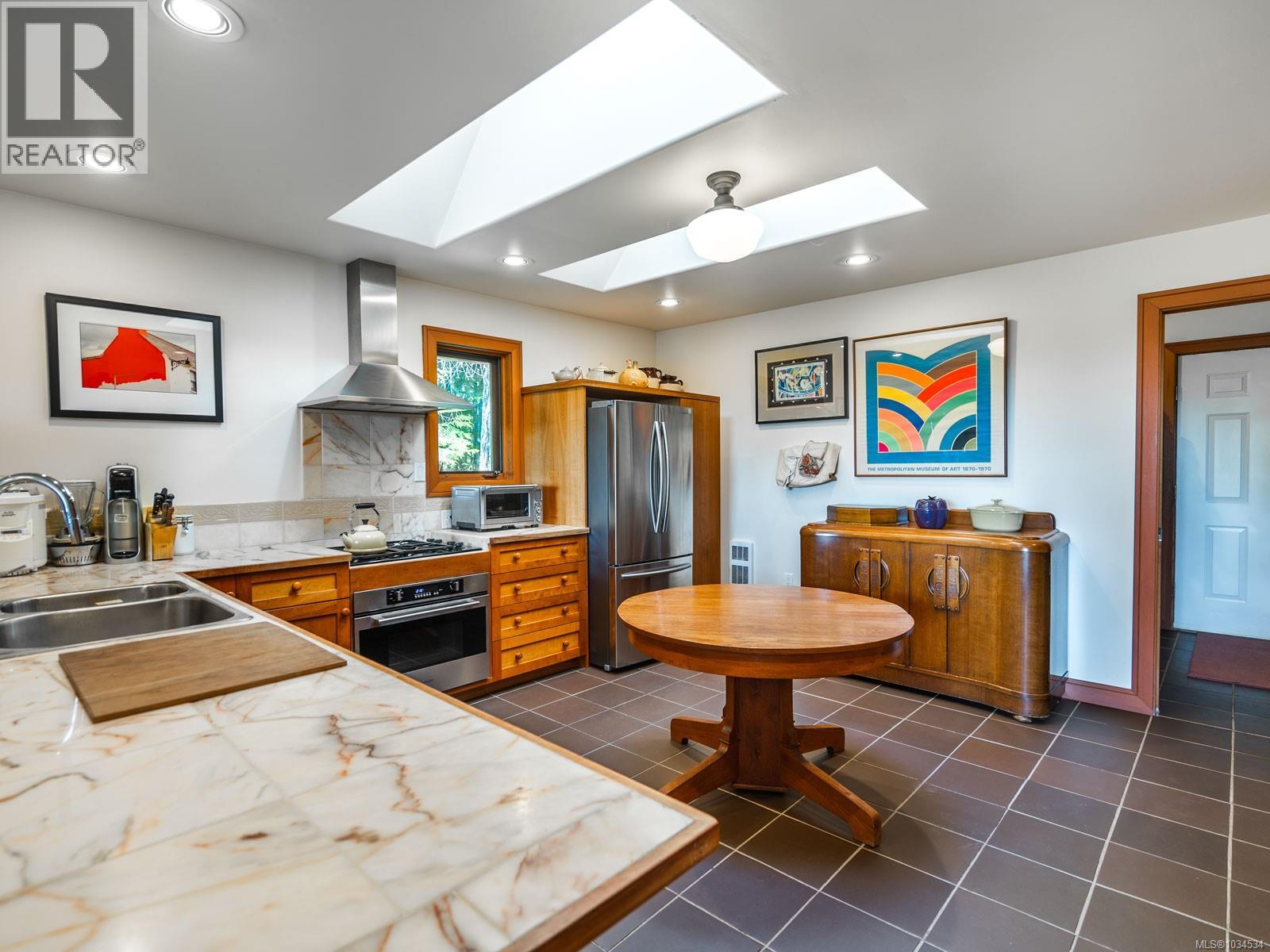 1055 Spider Lake Rd, Qualicum Beach