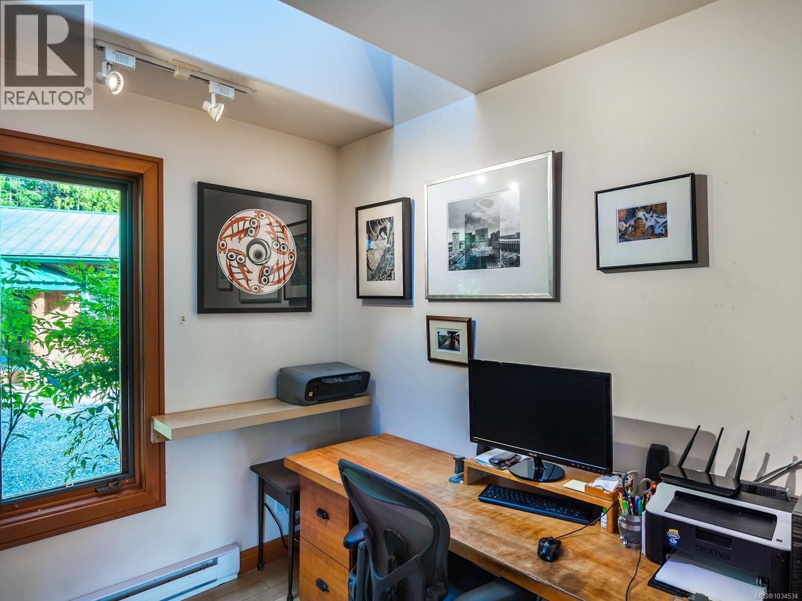 1055 Spider Lake Rd, Qualicum Beach