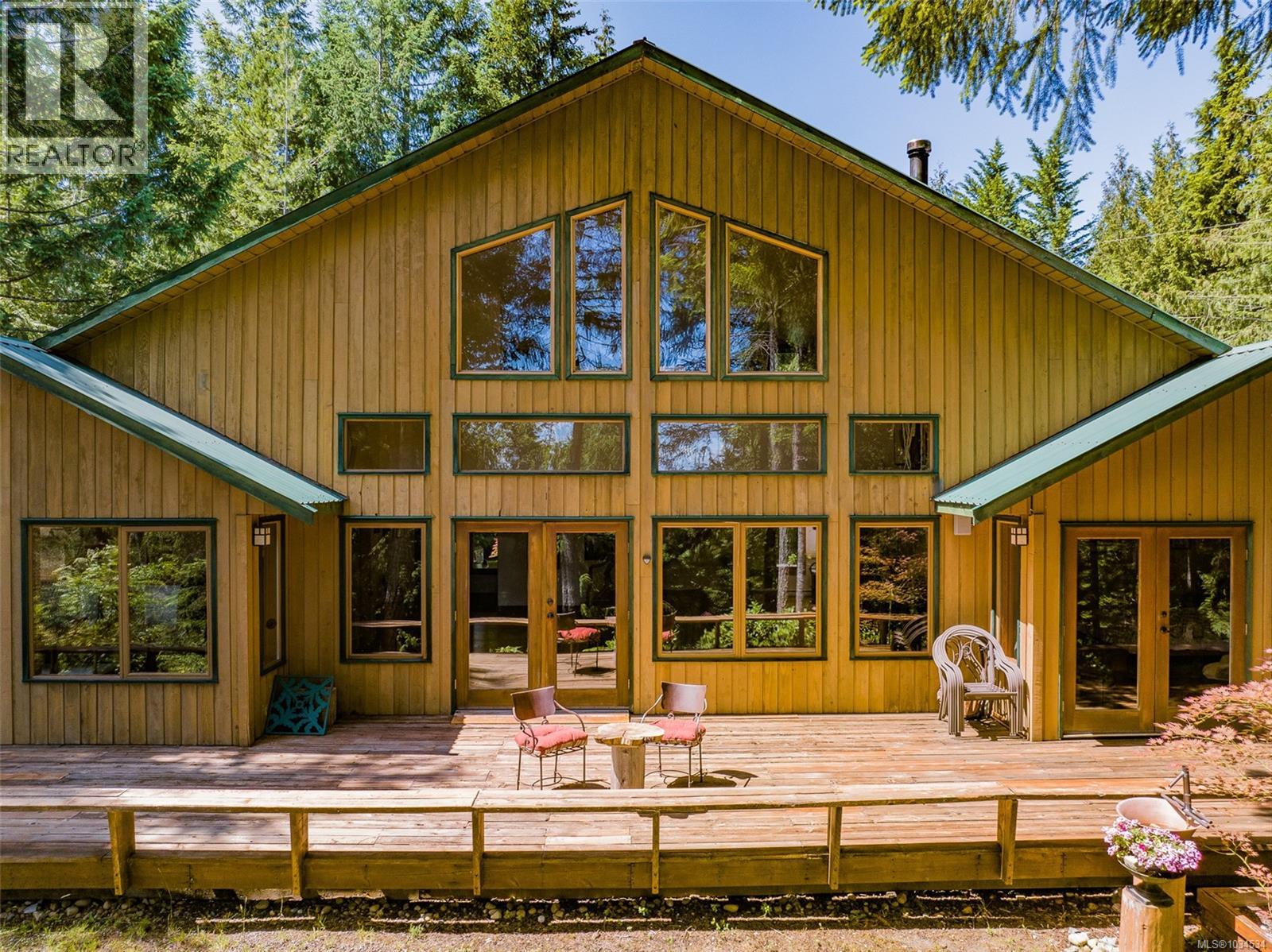 1055 Spider Lake Rd, Qualicum Beach